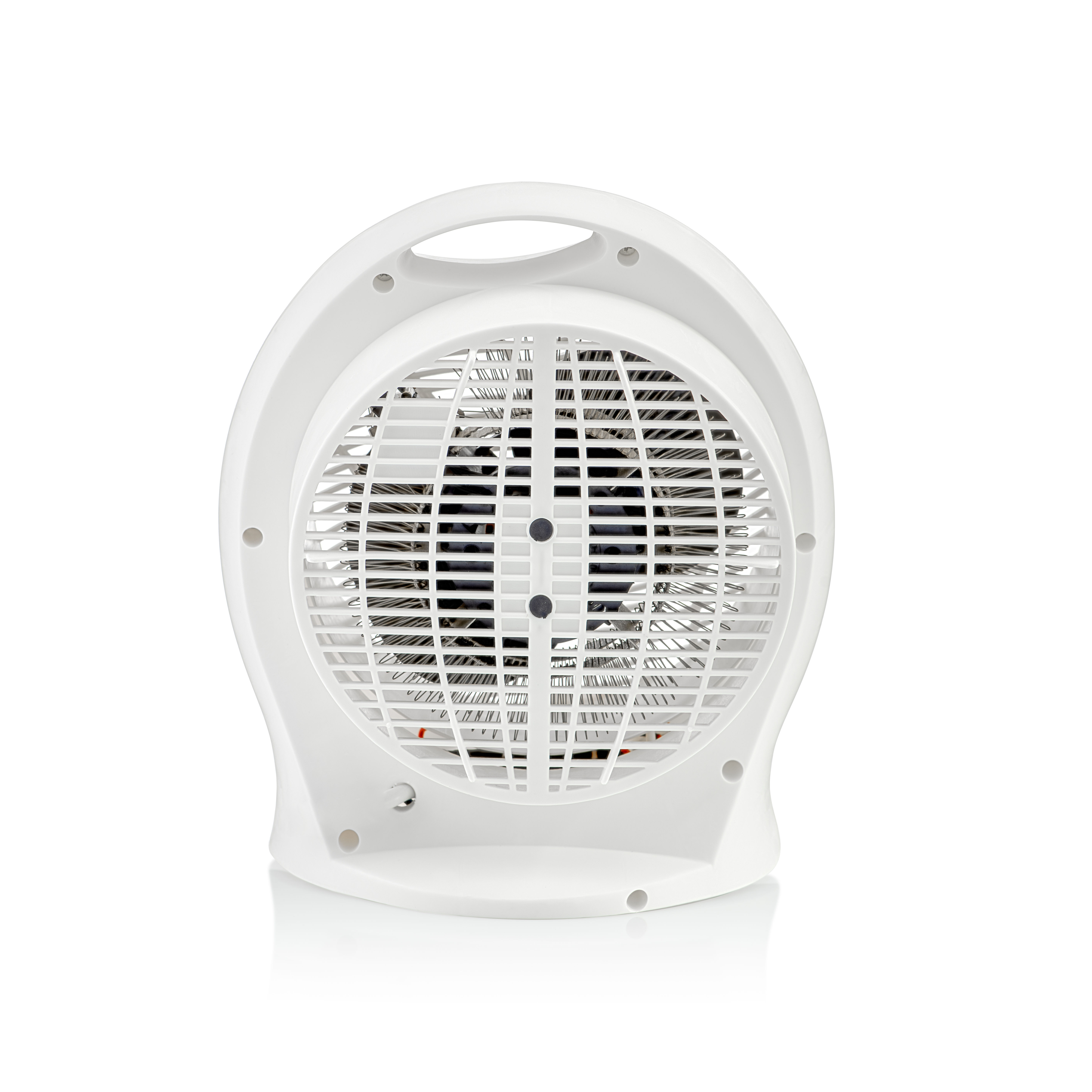 Un ventilador eléctrico blanco con forma redonda. Las aspas del ventilador son visibles desde atrás.