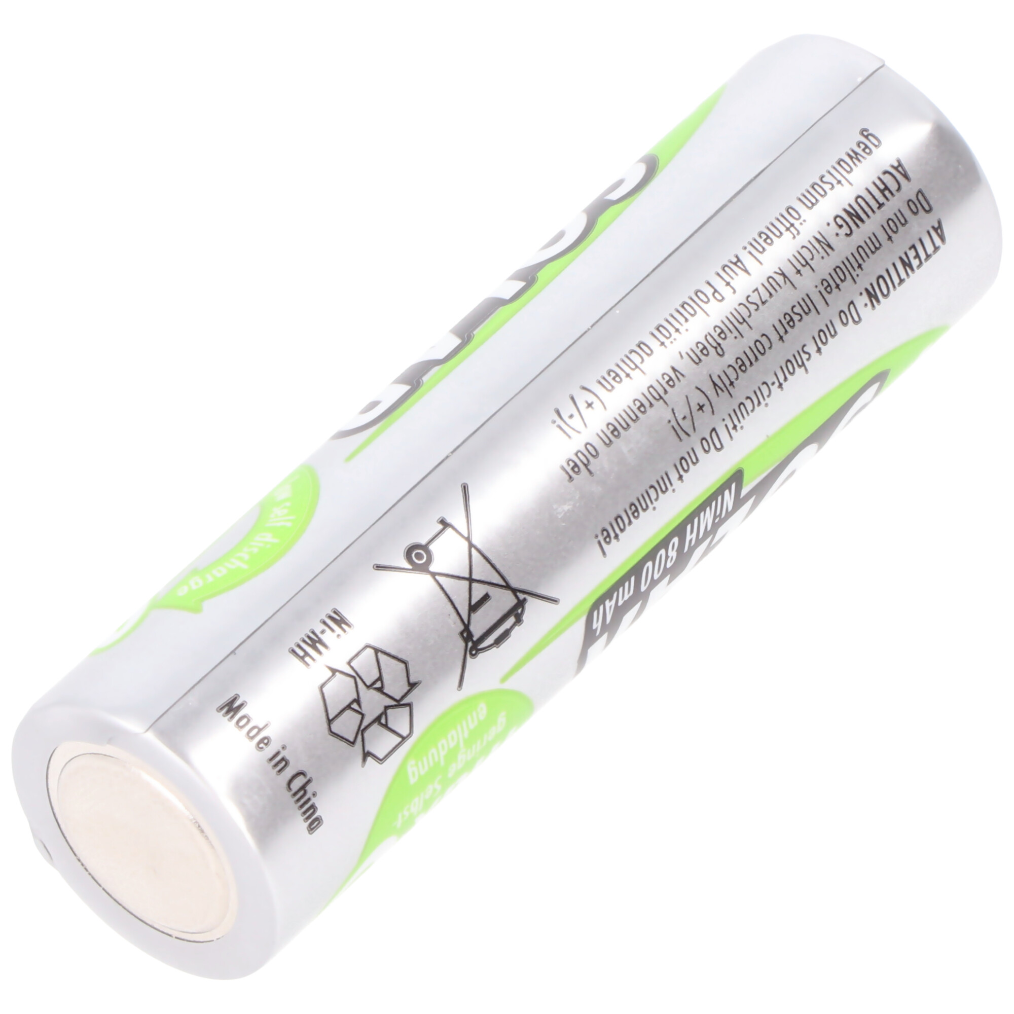 Eine silberne und grüne AA NiMH 800 mAh Batterie. Sie hat Warnhinweise und ein Recyclingsymbol.