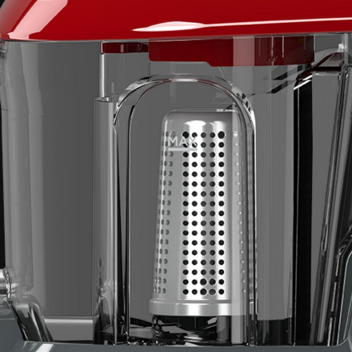 Close-up van het filter van een blender en een rood deksel. Het filter is zilverkleurig en cilindrisch.