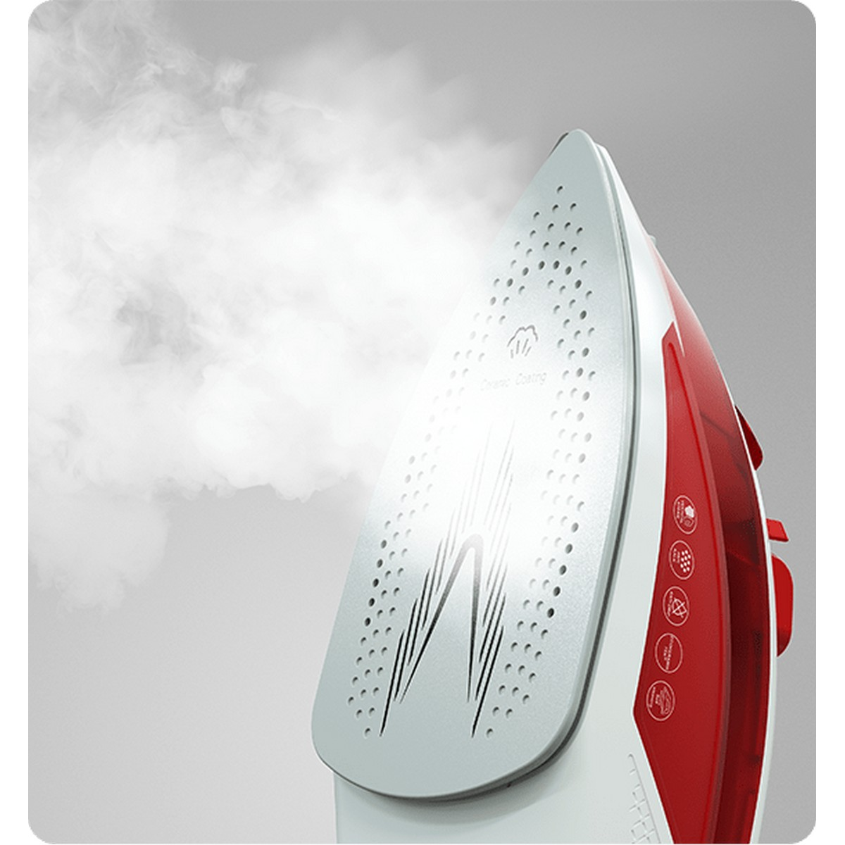 Una plancha de vapor se muestra emitiendo vapor. La base de la plancha es gris claro y roja con agujeros.