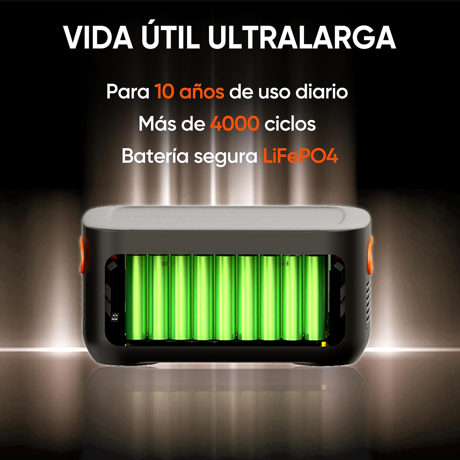 Batterij, groene batterijen, zwarte behuizing, oranje accenten. Spaanse tekst over levensduur.