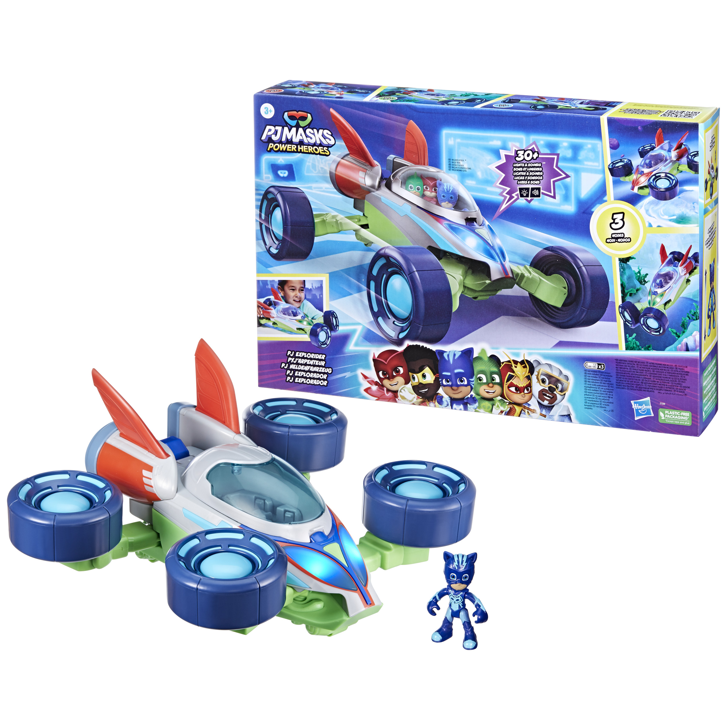 Coche de juguete y figuras de PJ Masks. El coche es verde y azul.