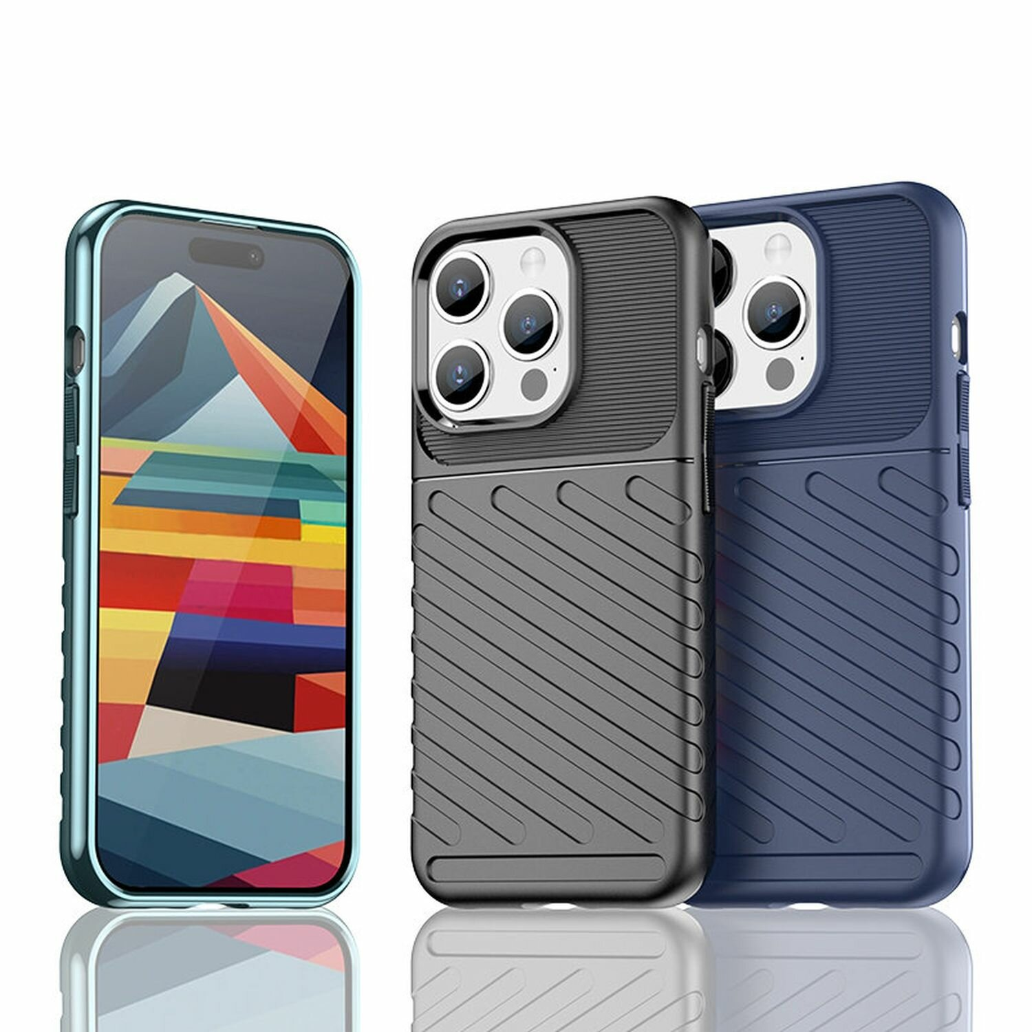 Drei Handyhüllen, eine mit Telefon. Zwei Hüllen sind schwarz und blau, strukturiert.