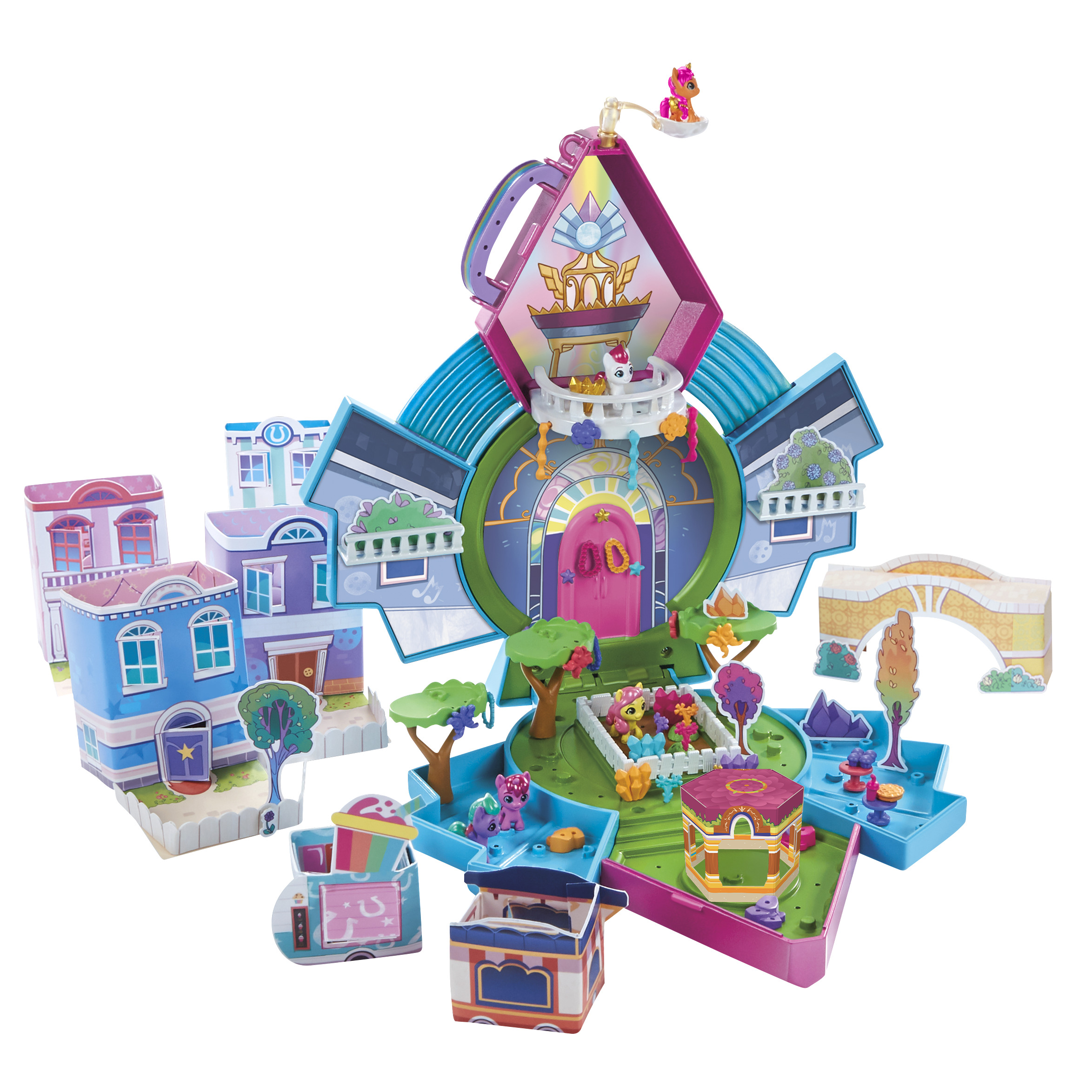 Set de juego de My Little Pony con edificios, ponis y accesorios sobre fondo blanco.