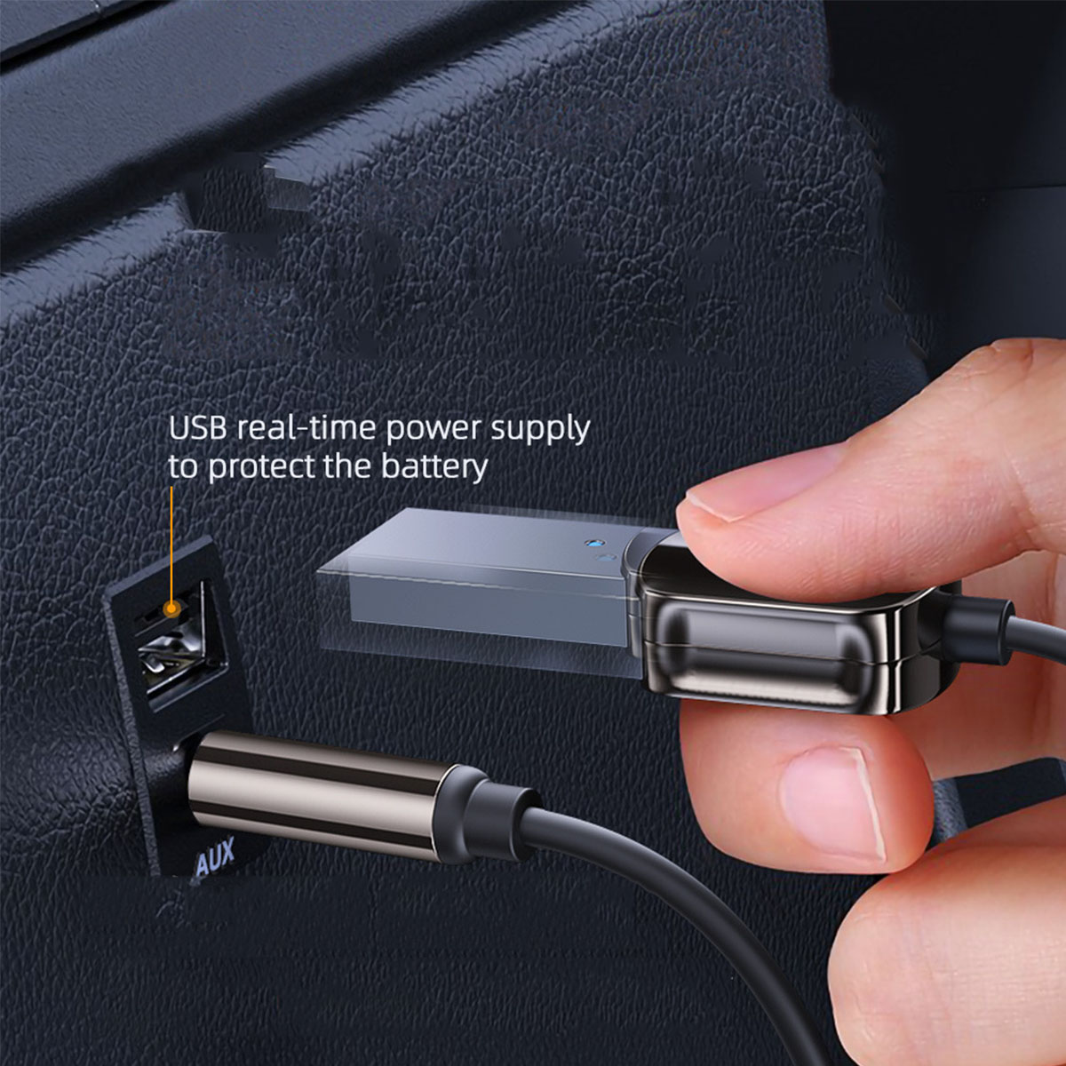 Hand stecken USB-C-Adapter in AUX-Anschluss des Autos. Text: 'USB-Echtzeit-Stromversorgung'.