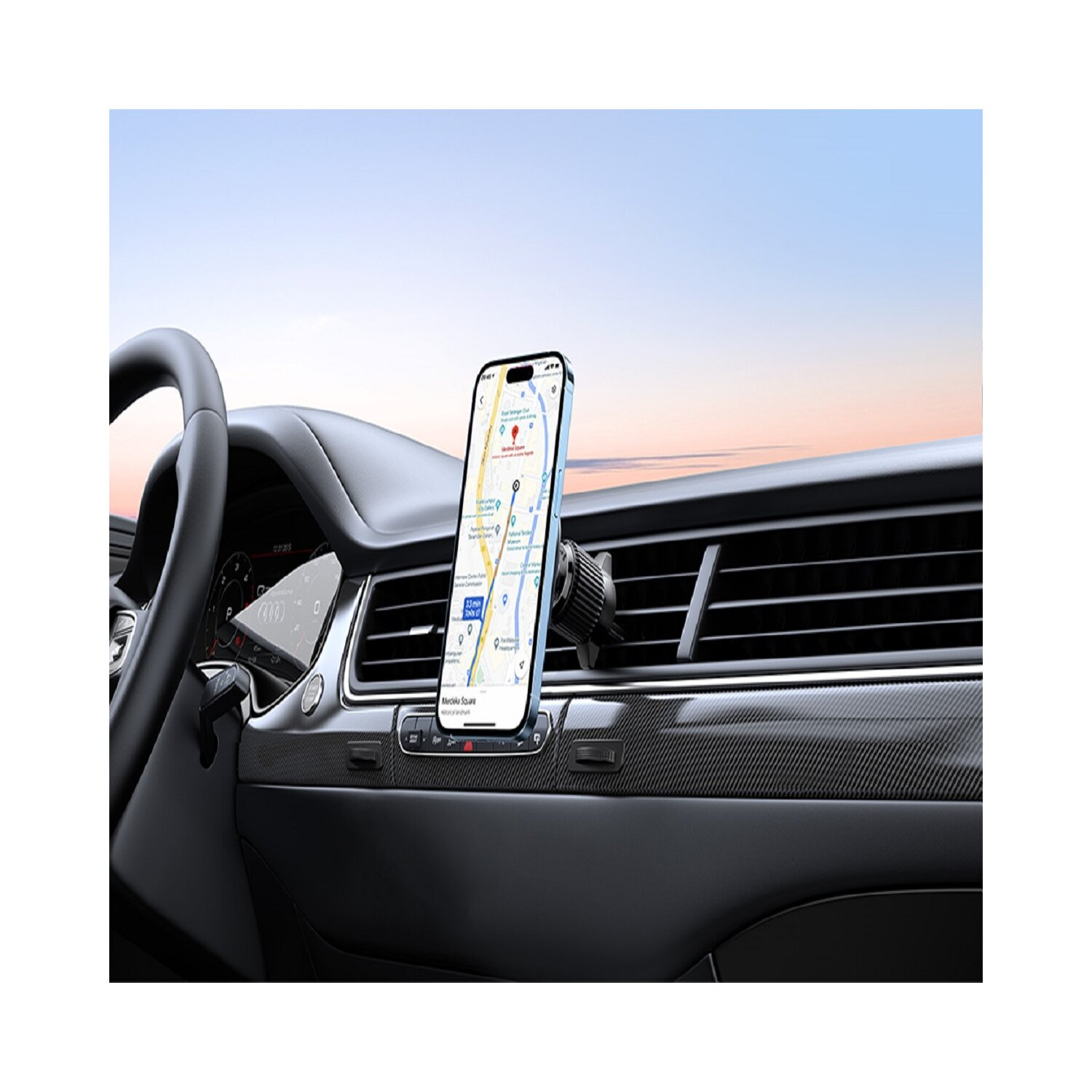 Ein Smartphone auf dem Armaturenbrett eines Autos, das eine Navigations-App zeigt. Der Innenraum des Autos ist sichtbar. Blauer Himmel im Hintergrund.