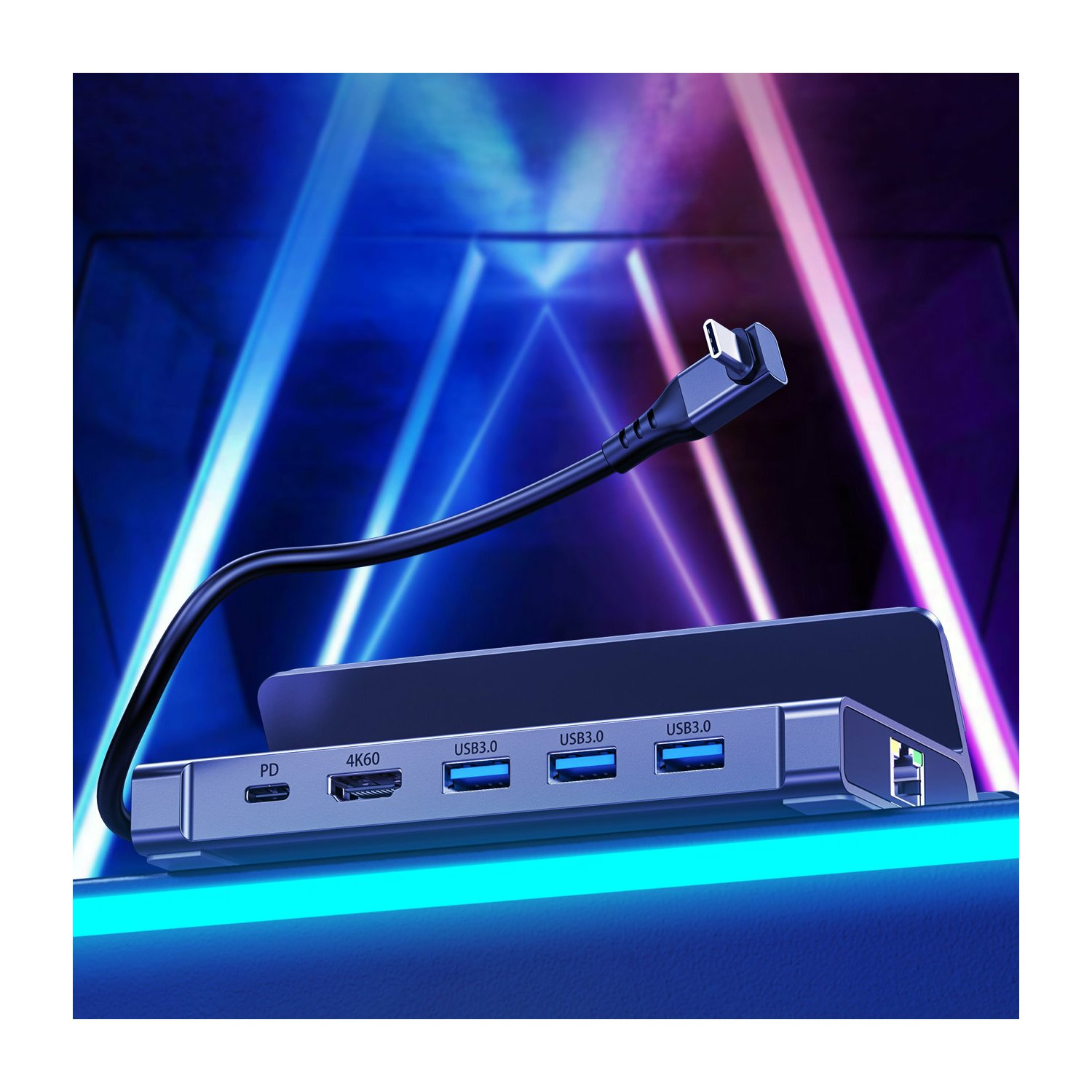 USB-C-Hub mit mehreren Anschlüssen und einem Ständer. Blauer und lila Hintergrund.