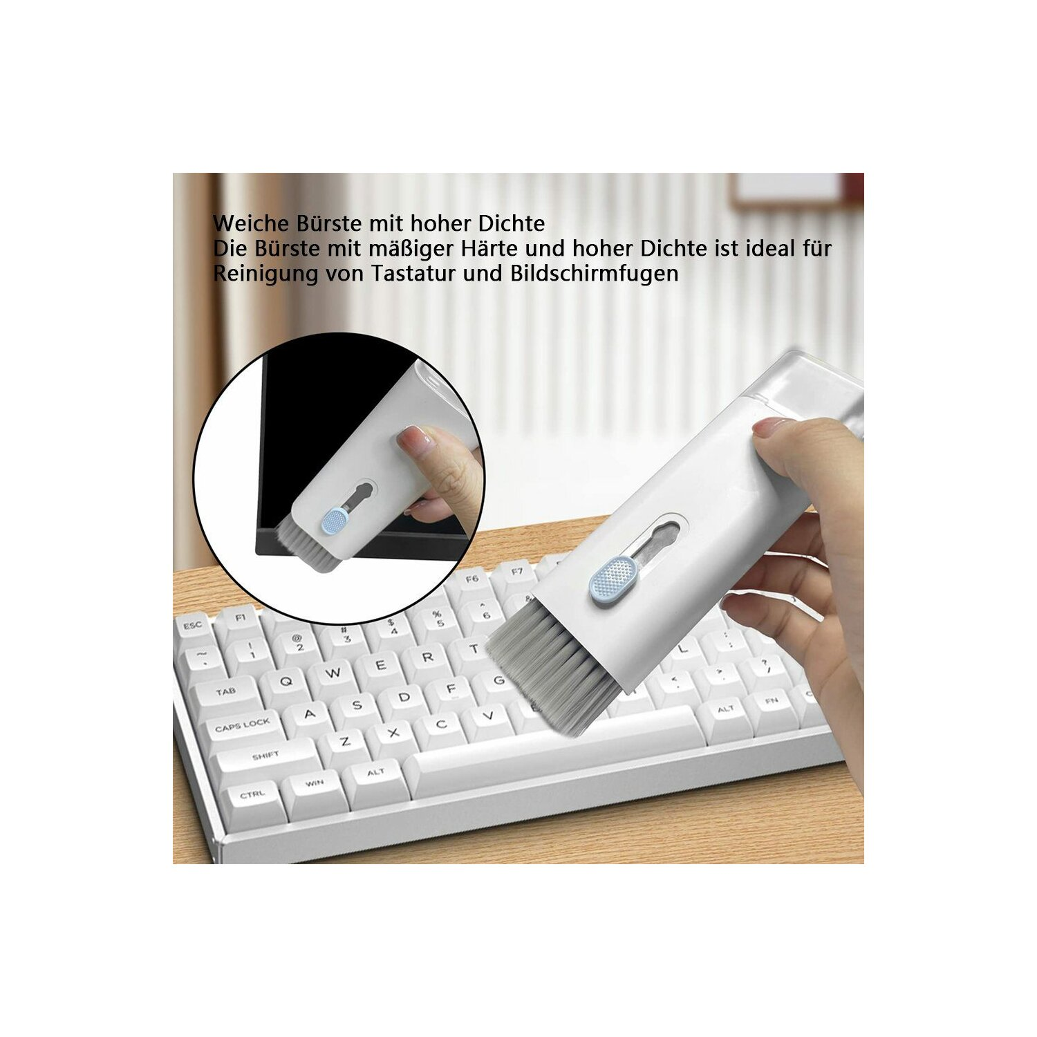 Eine Person reinigt eine Tastatur mit einer Bürste. Ein Monitor ist im Hintergrund, und eine weiße Tastatur steht im Fokus.