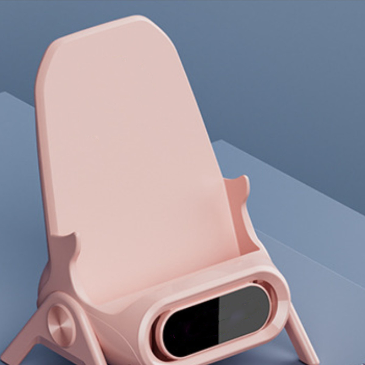 Rosa Telefonständer auf blauer Oberfläche mit Ladeanschluss.