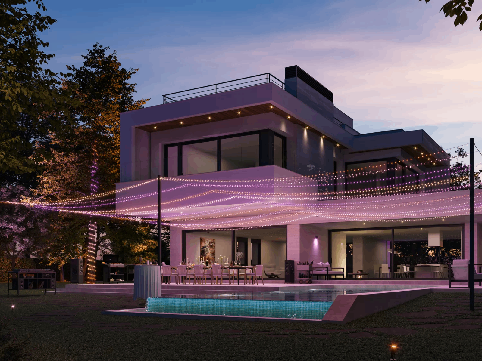 Nowoczesny dom na zewnątrz o zmierzchu z oświetleniem w ogrodzie. Widoczny basen i drzewa.