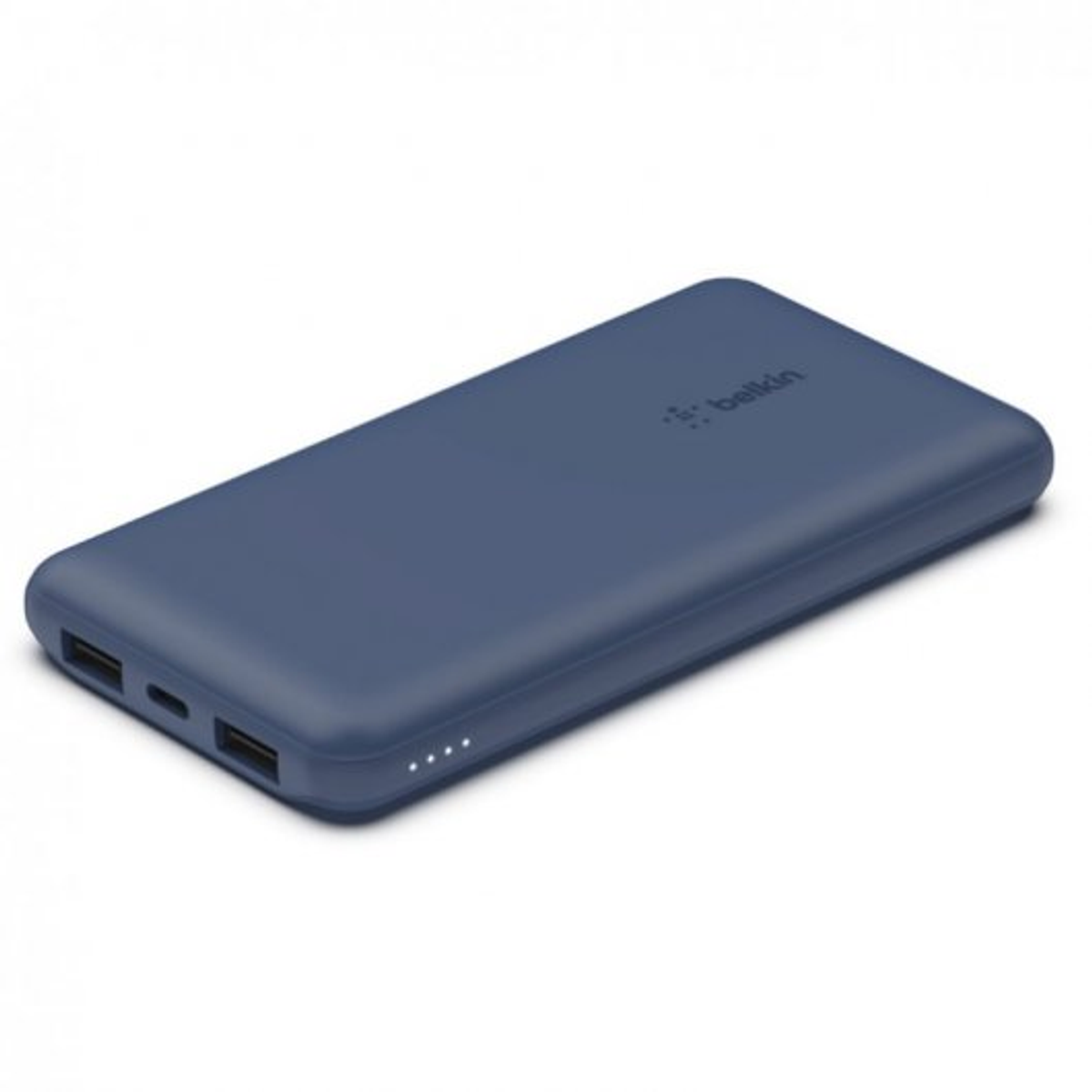 Een marineblauwe powerbank met twee USB-poorten en vier stroomindicatoren. Witte achtergrond. Belkin branding.