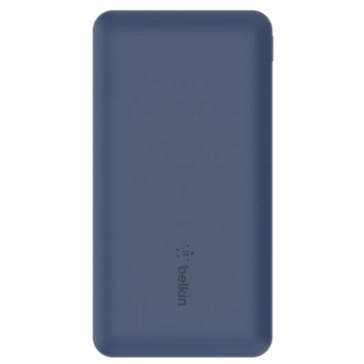 Een blauwe Belkin powerbank op een zwarte achtergrond.