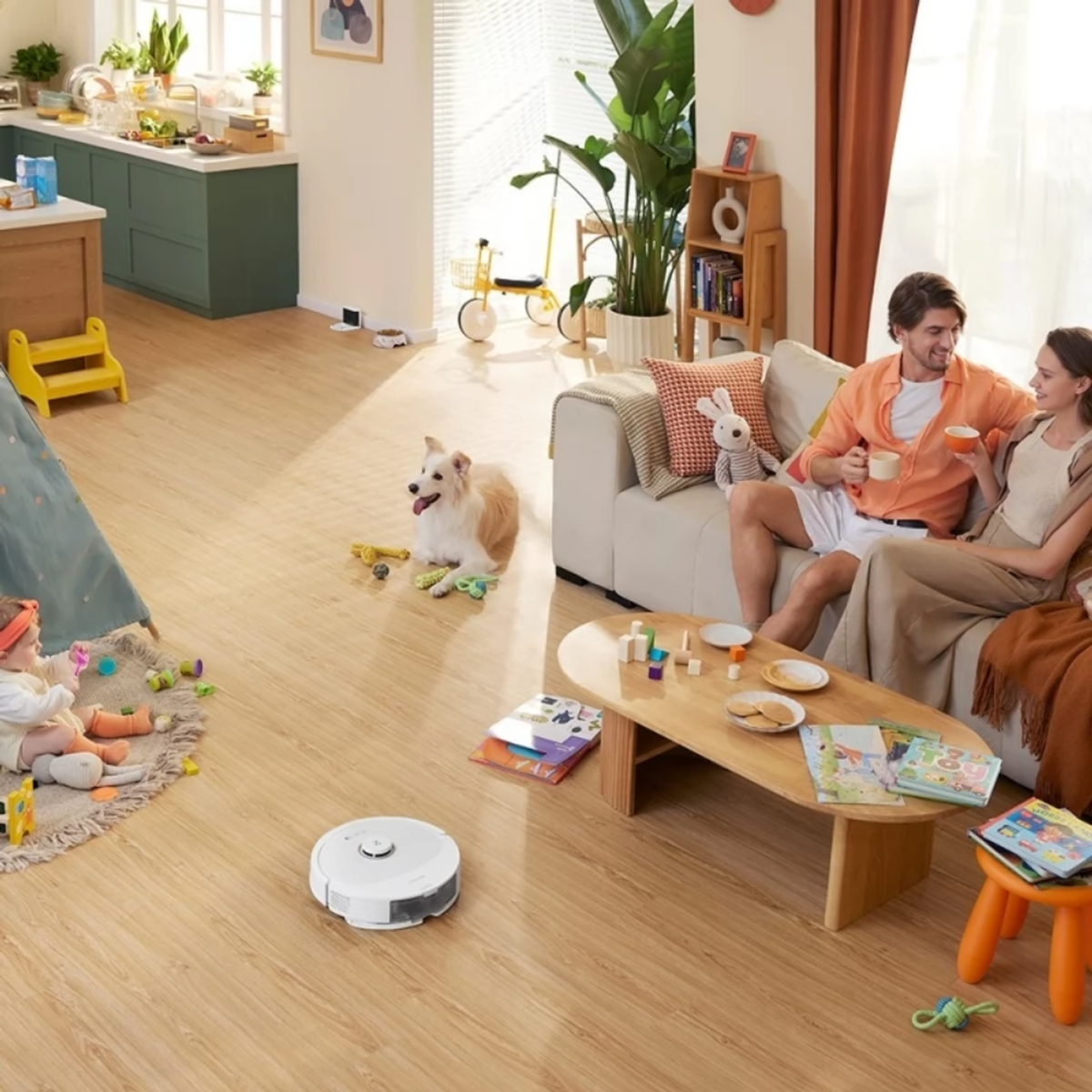 Rodzina w salonie z psem i robotem sprzątającym.