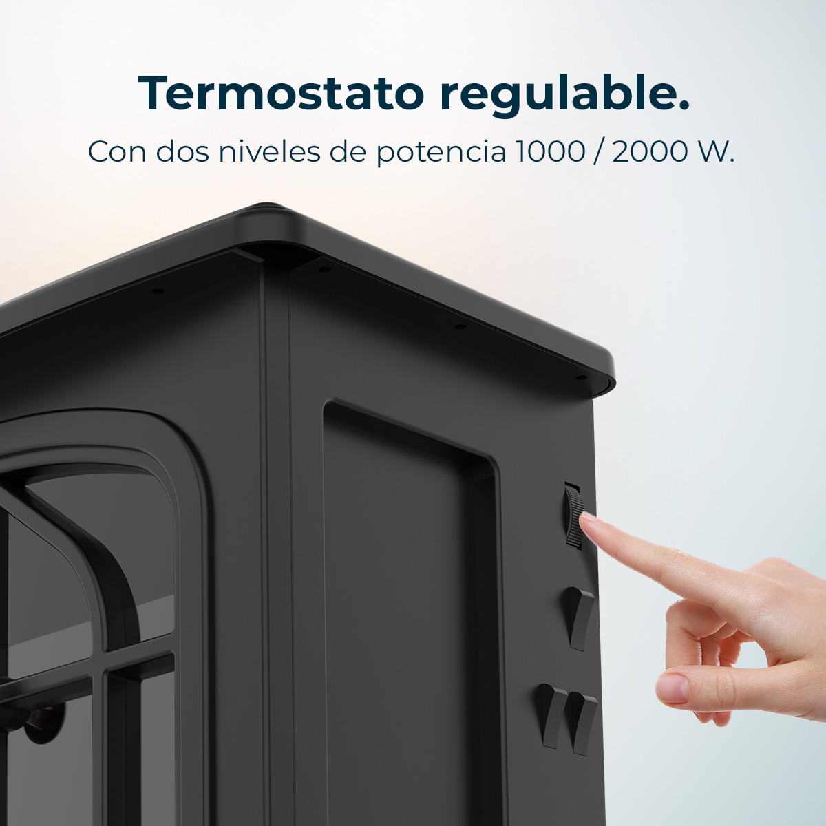 Riscaldatore nero con mano che preme un pulsante. Testo: 'Termostato regolabile.'