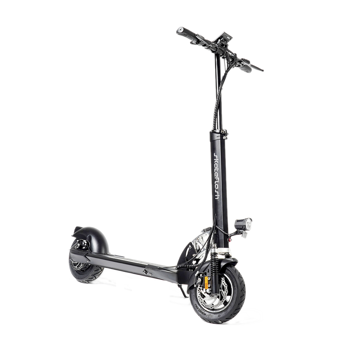 Czarna i srebrna hulajnoga elektryczna na czarnym tle. Kierownica, koła i reflektor widoczne.