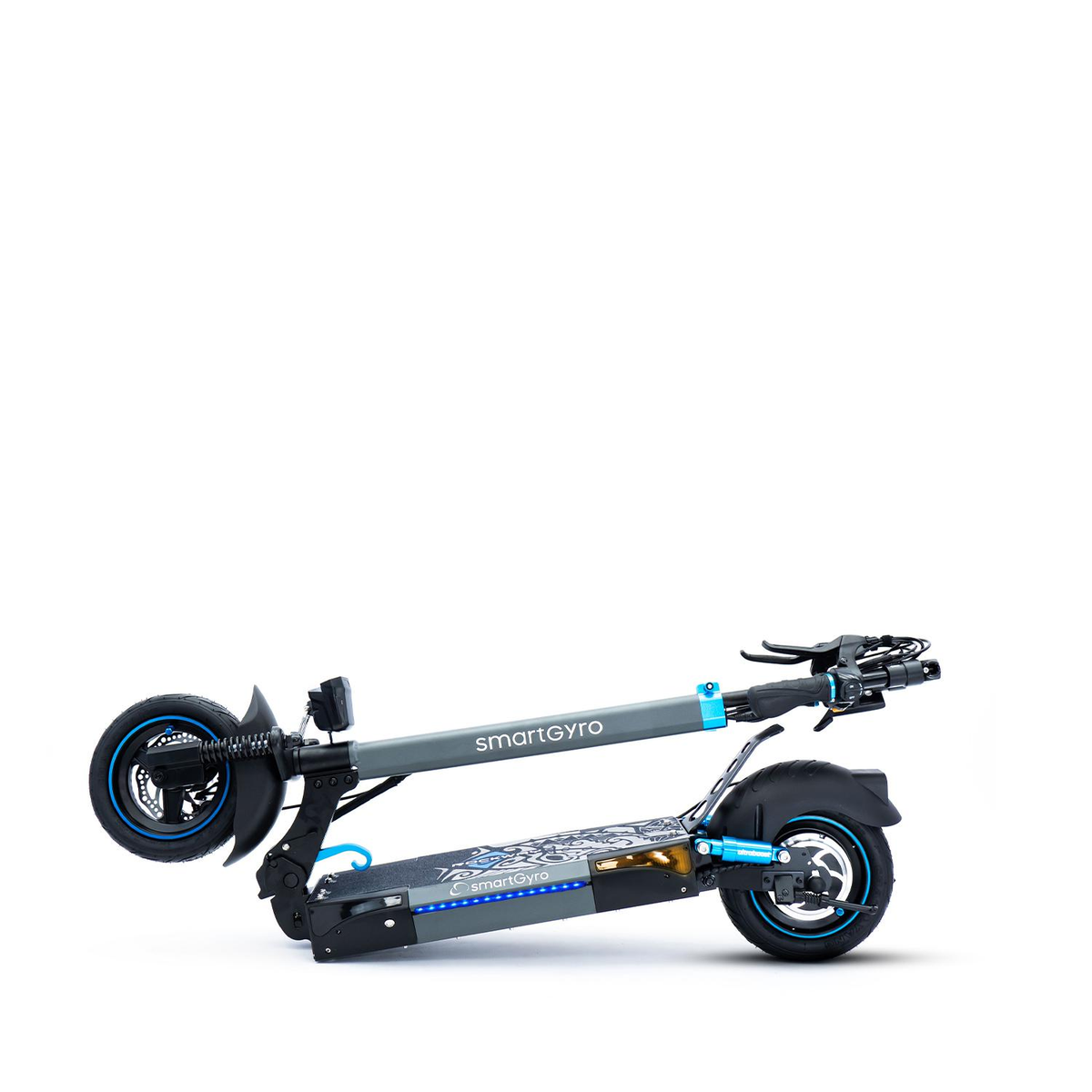 Patinete eléctrico gris y azul con fondo blanco; está en ángulo.