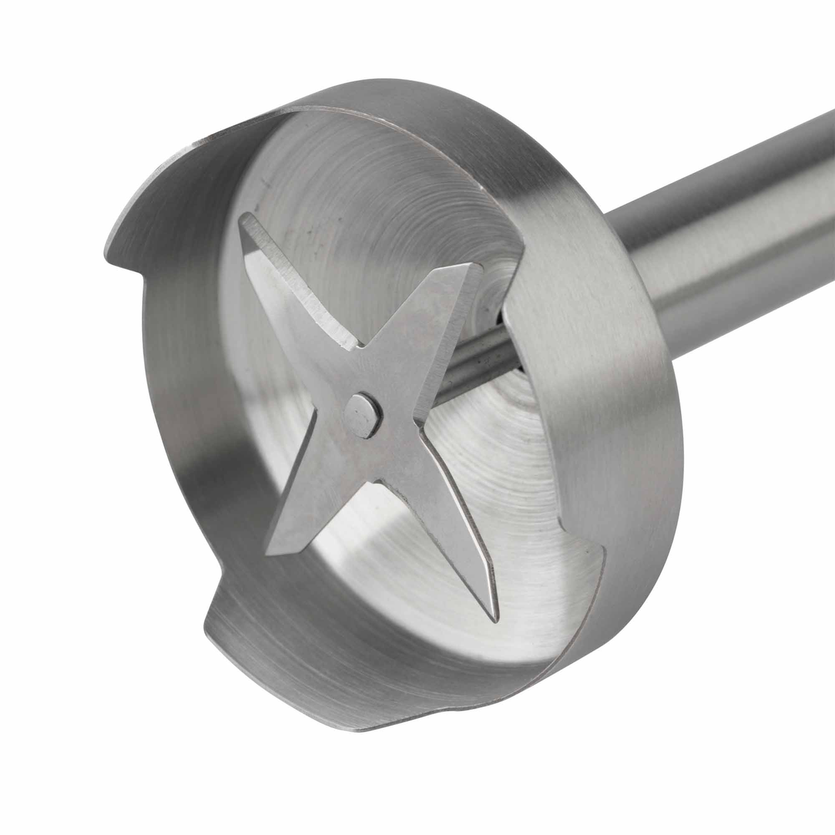 Zbliżenie metalowego ostrza blendera. Ma cztery ostrza i metalową obudowę ochronną.