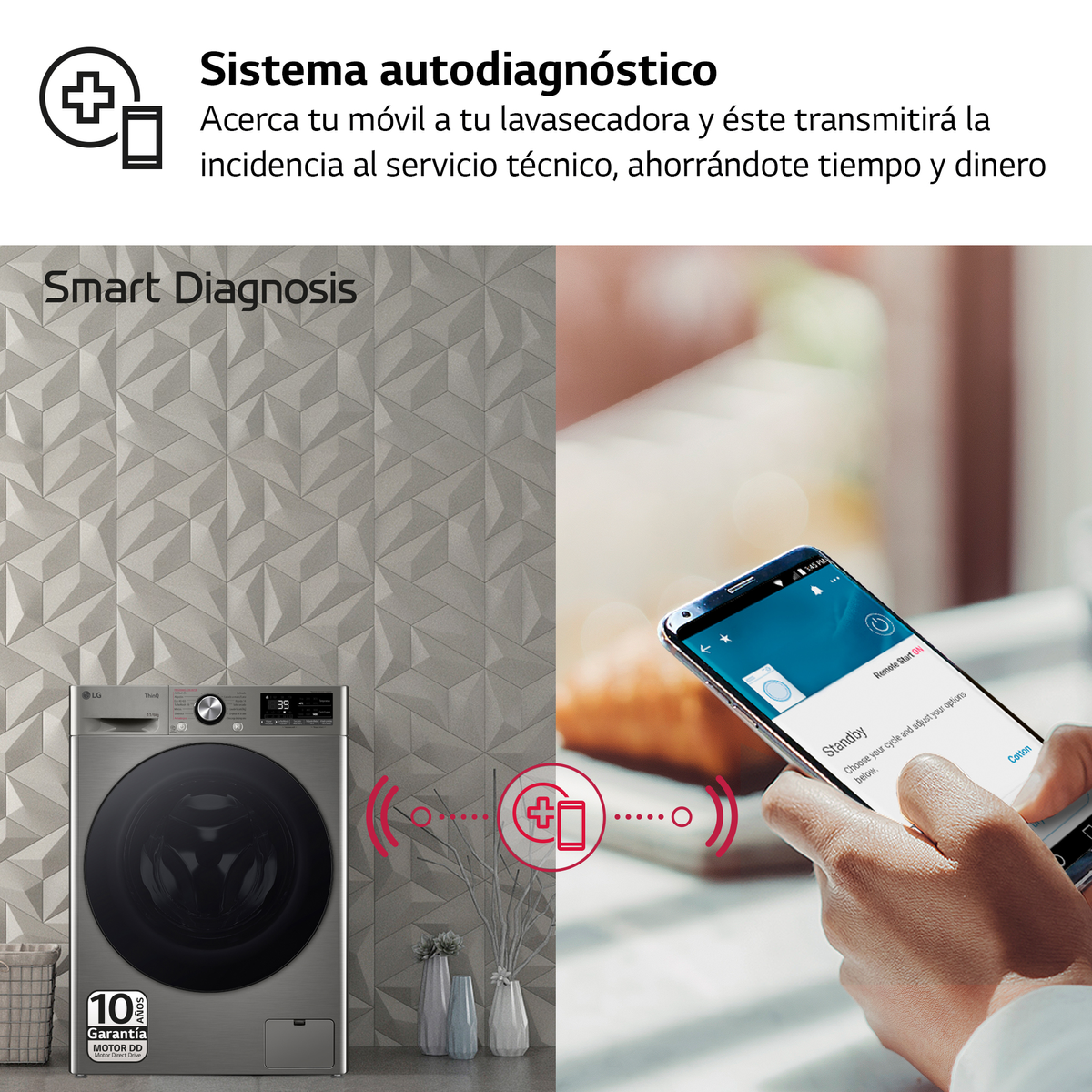 Diagnóstico Inteligente: Persona usa teléfono cerca de lavadora, mostrando la pantalla.