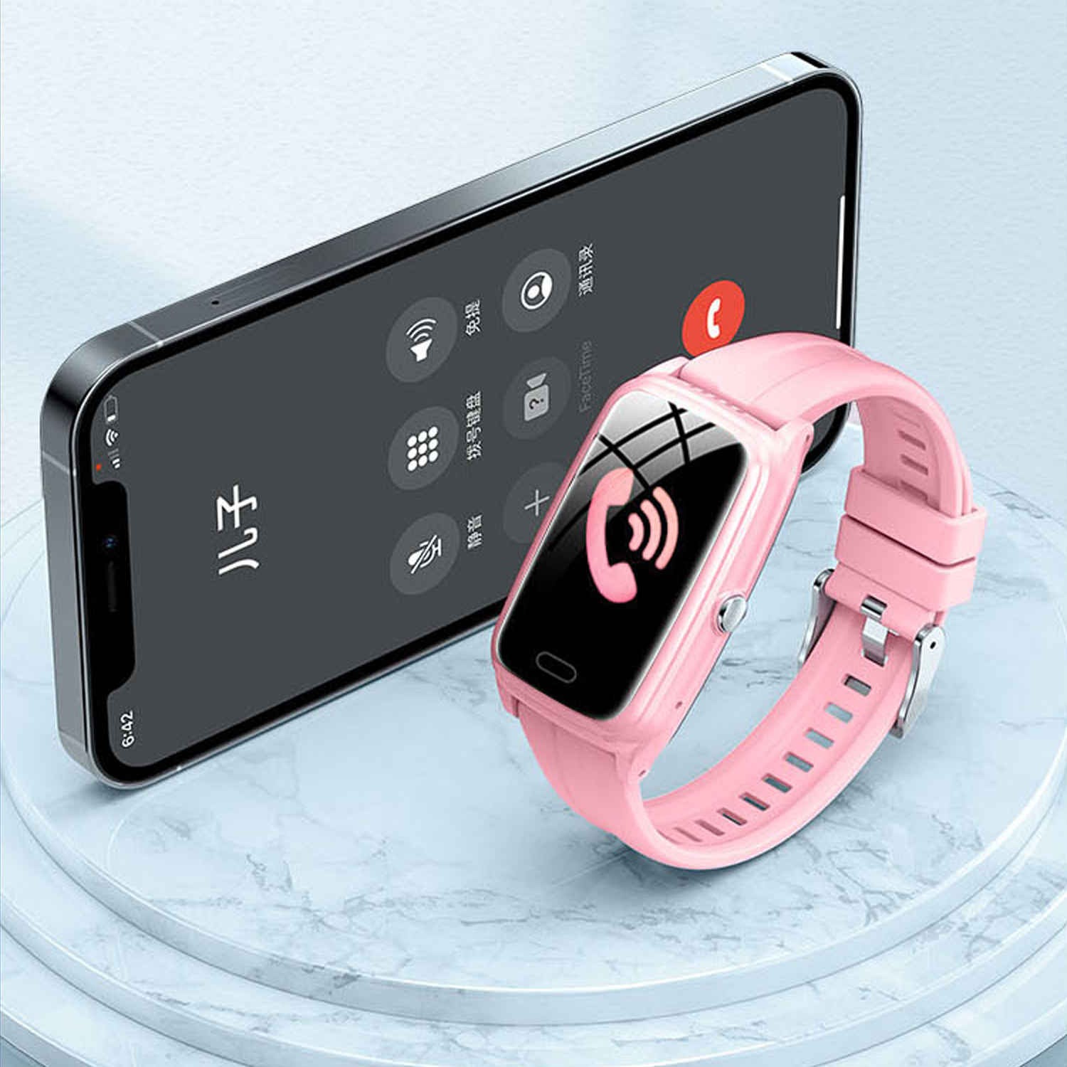 Rosa Smartwatch neben Smartphone, das einen Anrufbildschirm zeigt.