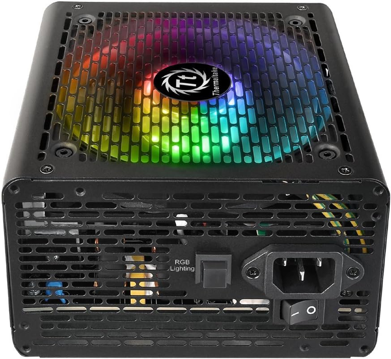 Een zwarte Thermaltake voeding met een regenboogverlichte ventilator en een RGB-verlichtingsschakelaar.