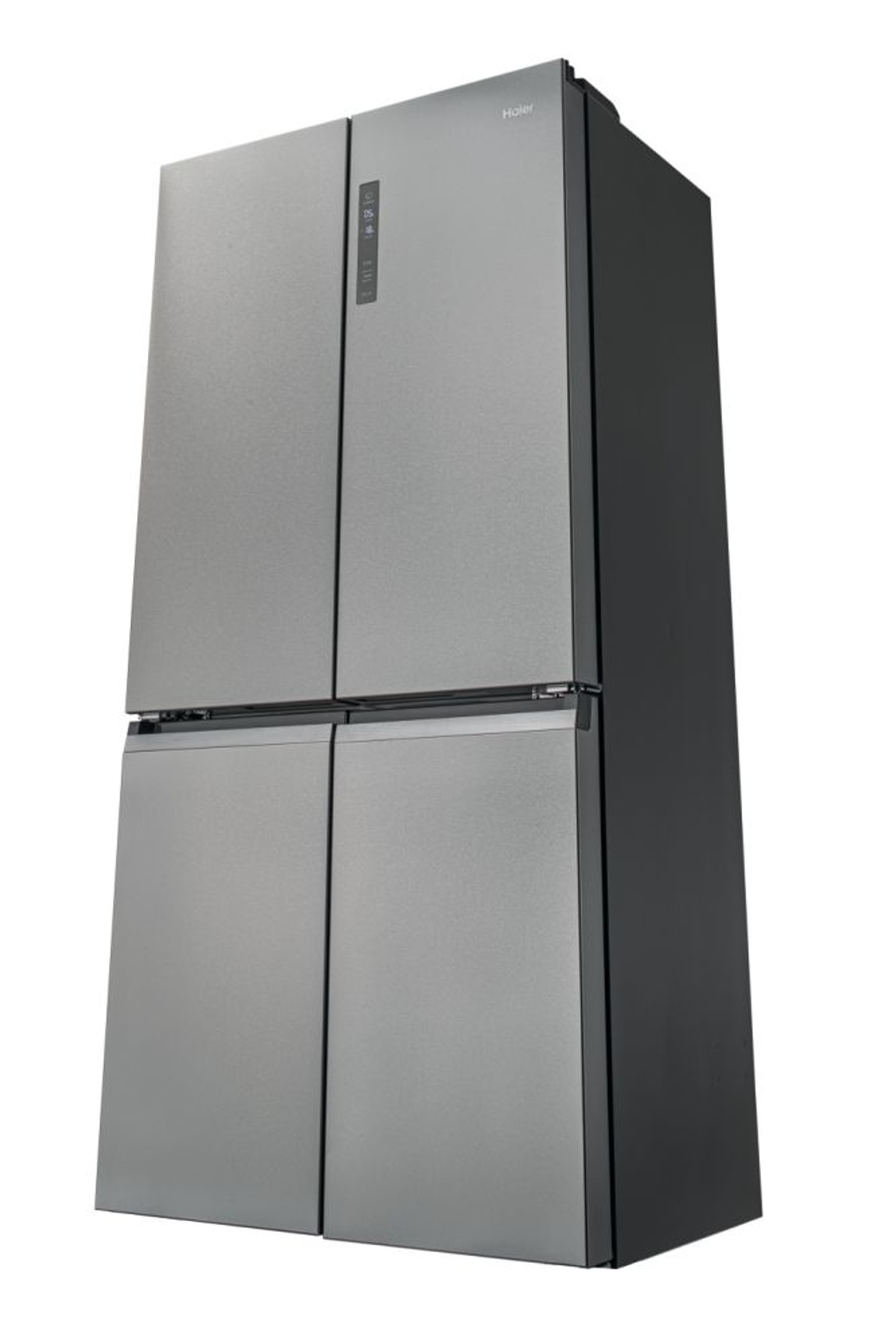 Un refrigerador plateado con cuatro puertas, dos arriba y dos abajo. La marca es Haier.