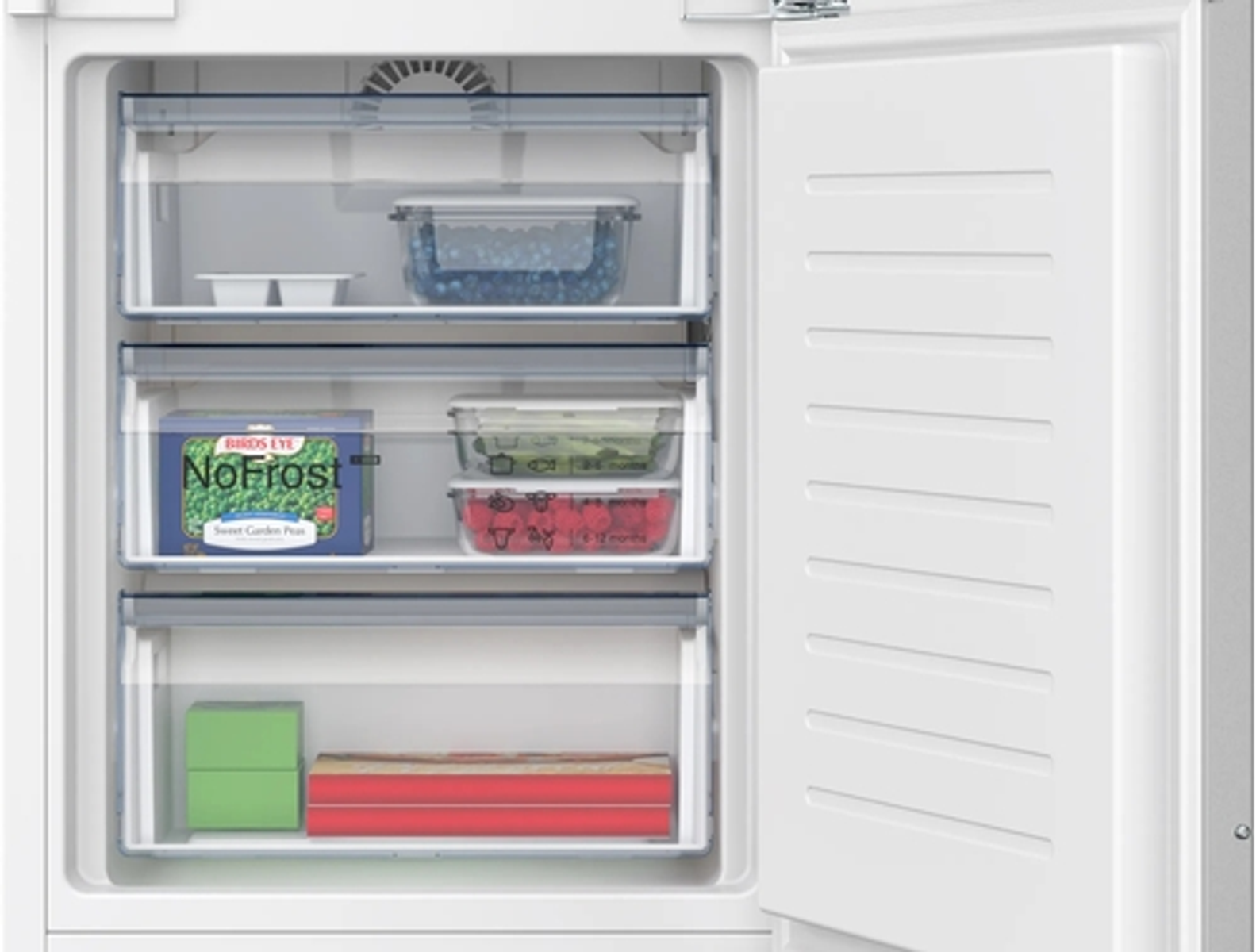 Interior del refrigerador. Contiene cajones con alimentos, incluyendo guisantes y bayas congeladas.