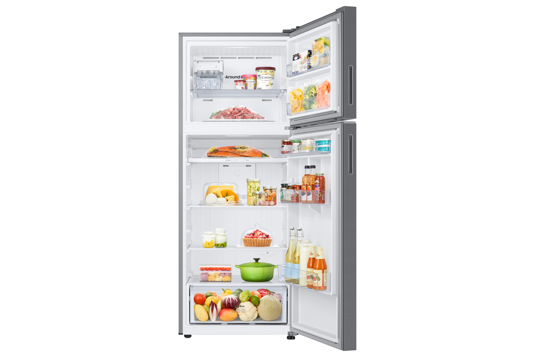 Refrigerador abierto con alimentos en los estantes. El refrigerador es gris.