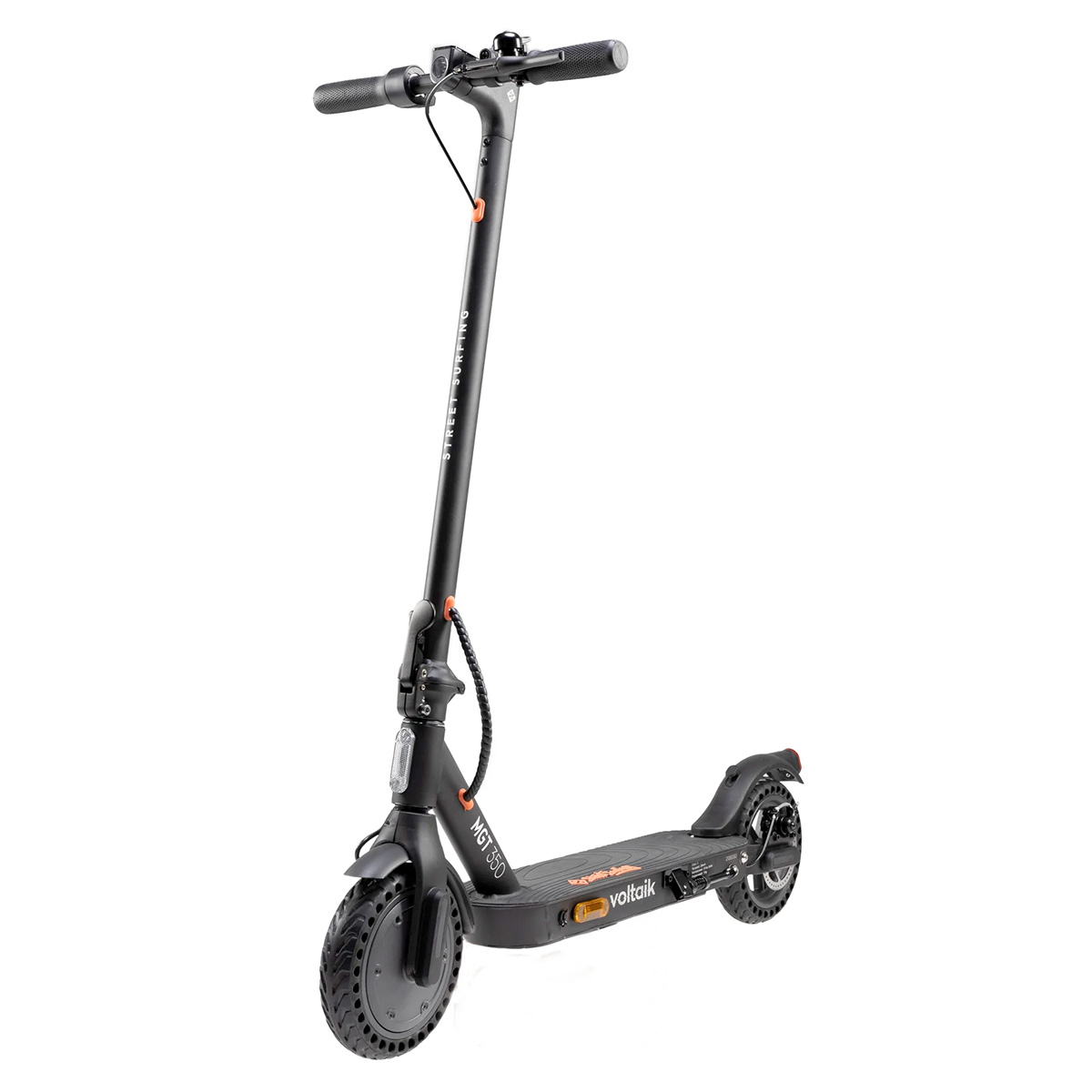 Un monopattino elettrico nero con accenti arancioni su sfondo bianco.