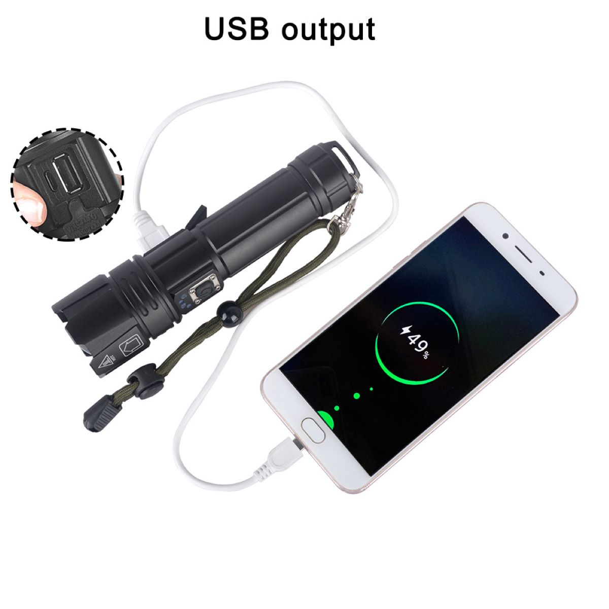 Schwarze Taschenlampe lädt ein Telefon auf. Das Telefon zeigt 49 % geladen an. USB-Ausgang ist beschriftet.