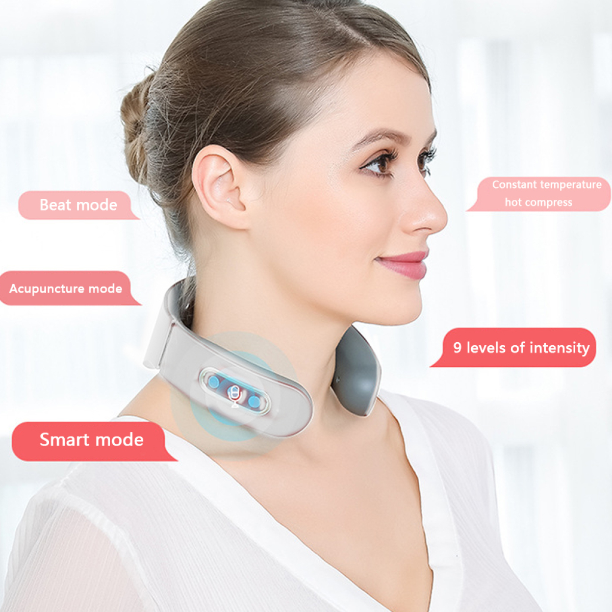 Frau mit Nackenmassagegerät, mit Etiketten für Schlag-, Akupunktur- und Smart-Modus, und 9 Intensitätsstufen.