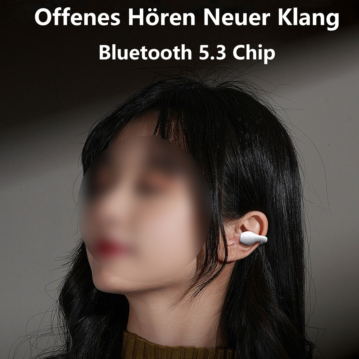 Eine Frau mit weißen Ohrhörern. Das Produkt ist mit Bluetooth 5.3 Chip gekennzeichnet.