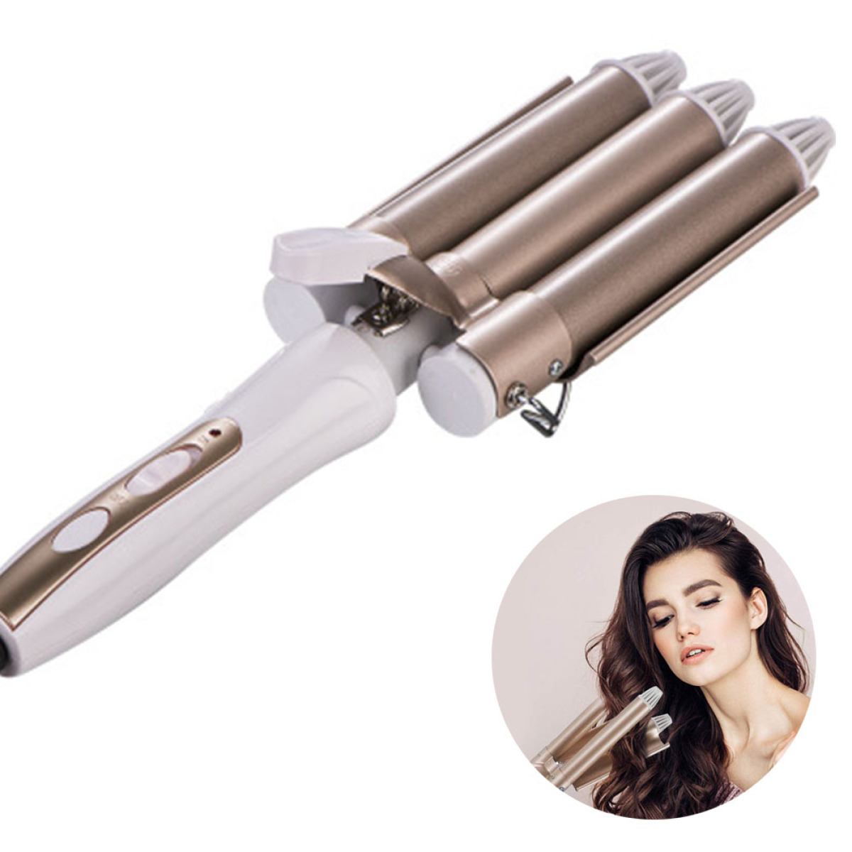 Haarcurler mit drei Fässern, Frau hält ihn. Gold- und Weißtöne.