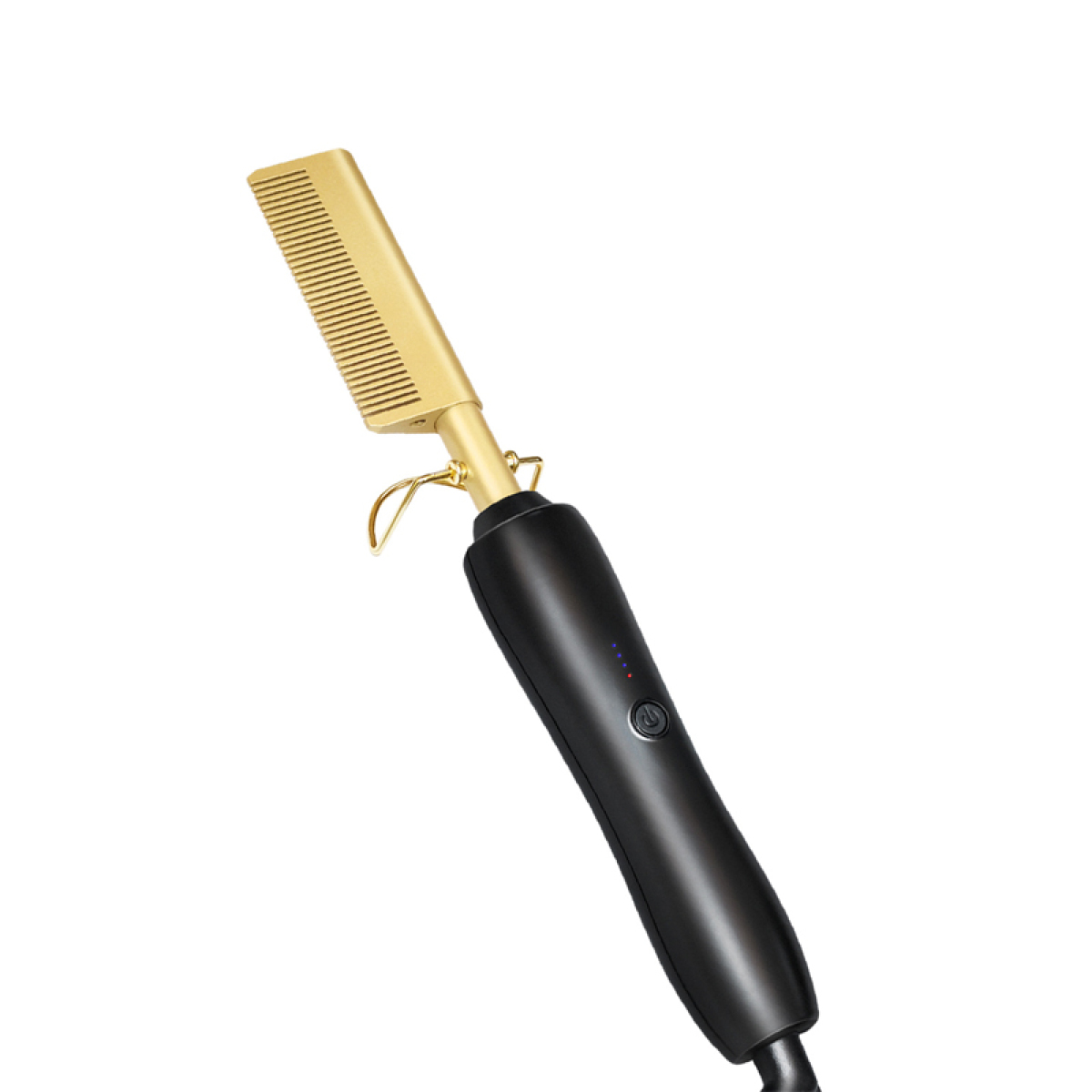 Ein schwarzer und goldener Haarglättungskamm auf einer weißen Oberfläche. Er ist zum Betrachter geneigt.