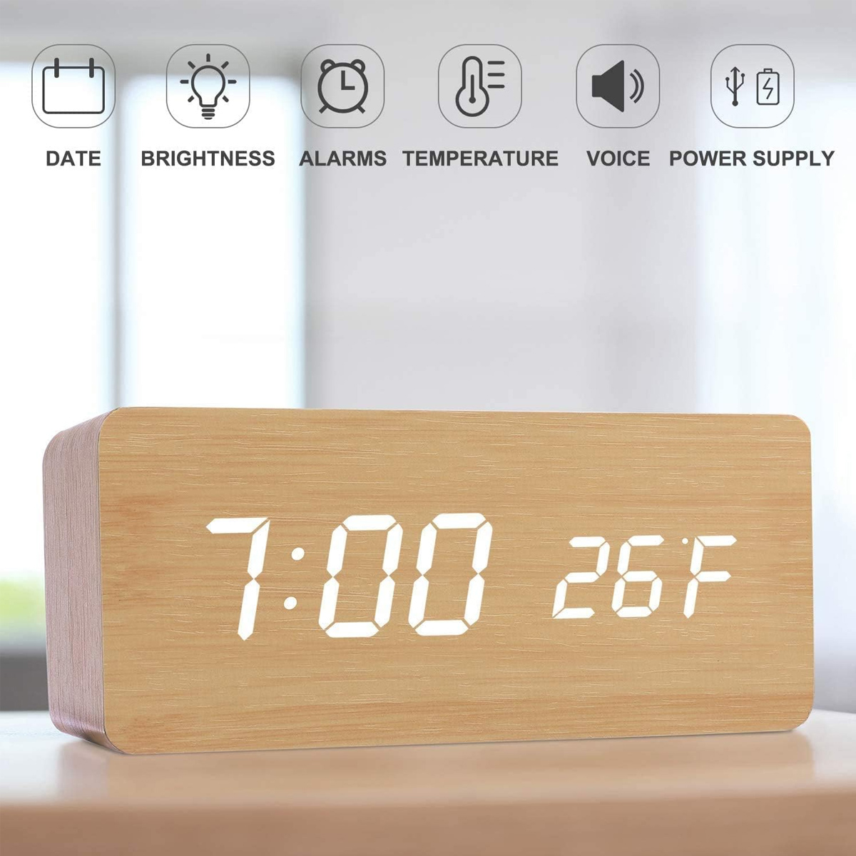 Digitaluhr aus Holz, zeigt 7:00 und 26F, mit Symbolen für Datum, Helligkeit, Alarme usw.