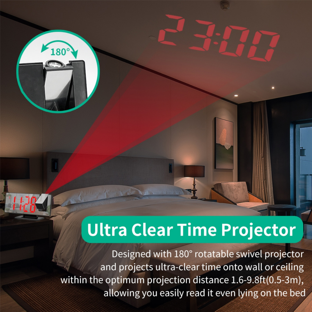Ein Bett mit projizierten roten Zahlen an der Decke. Die Uhr steht auf einem Nachttisch. Text: 'Ultra Clear Time Projector'.