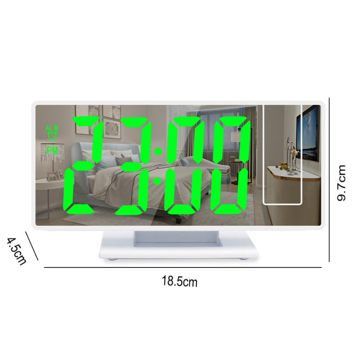 Digitaler Wecker mit Zeitanzeige. Abmessungen sind in cm und Zoll angegeben. Der Hintergrund ist ein Schlafzimmer.
