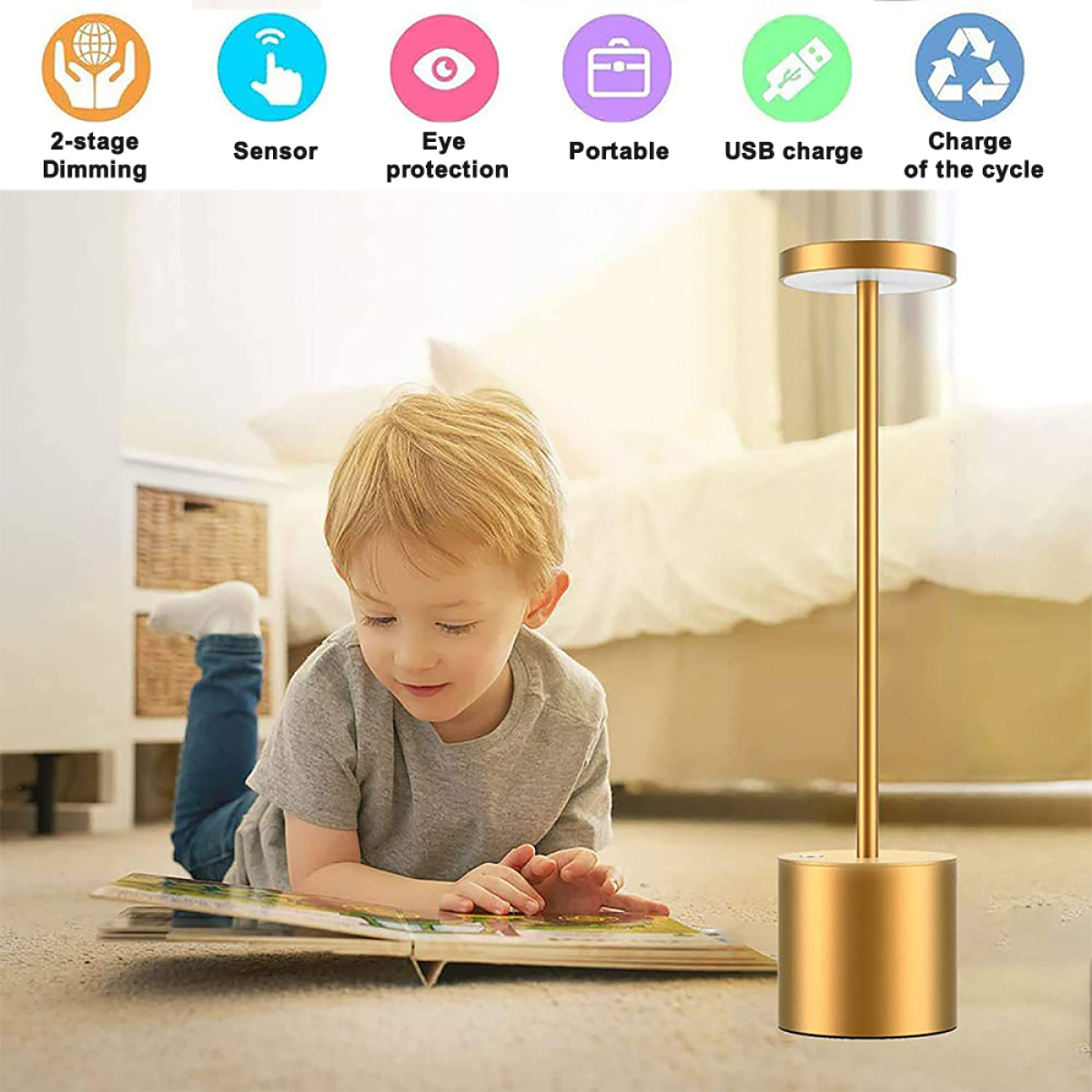 Ein Kind liest in der Nähe einer goldenen Lampe, mit Symbolen für Dimmen, Sensor, Augenschutz und Aufladen.