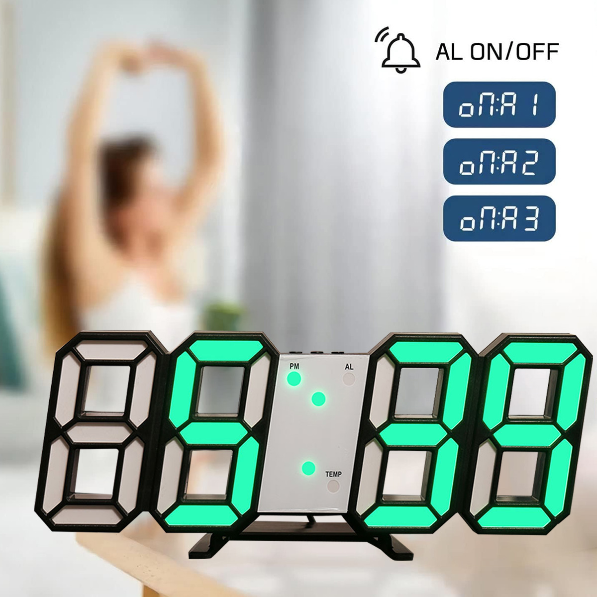 Digitaler Wecker mit grüner LED-Anzeige. Zeigt Uhrzeit und Alarmeinstellungen. Im Hintergrund ist eine Frau unscharf.