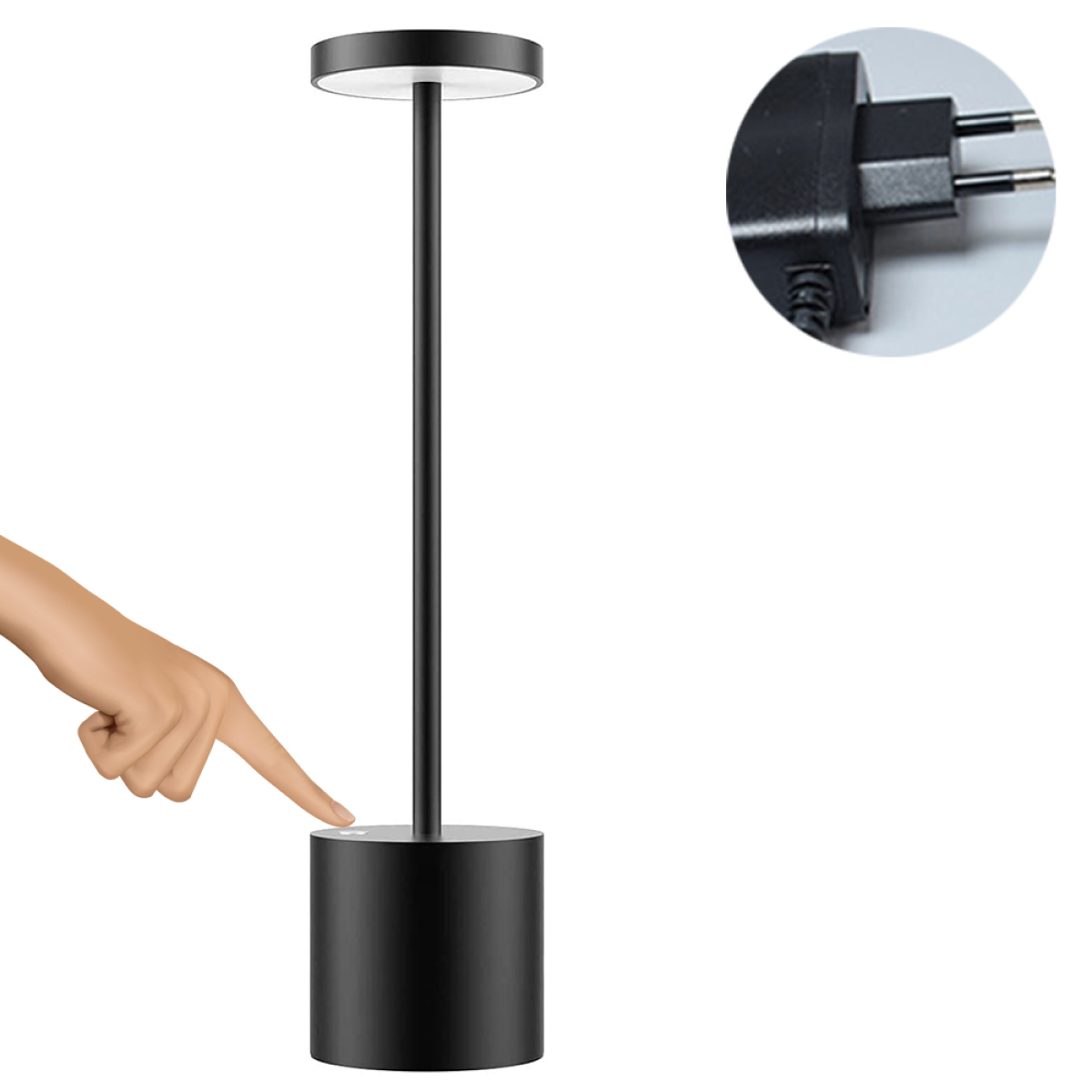 Schwarze Tischlampe mit Finger, der den Ein-Aus-Knopf drückt. Weißer Hintergrund, Steckerdetail.