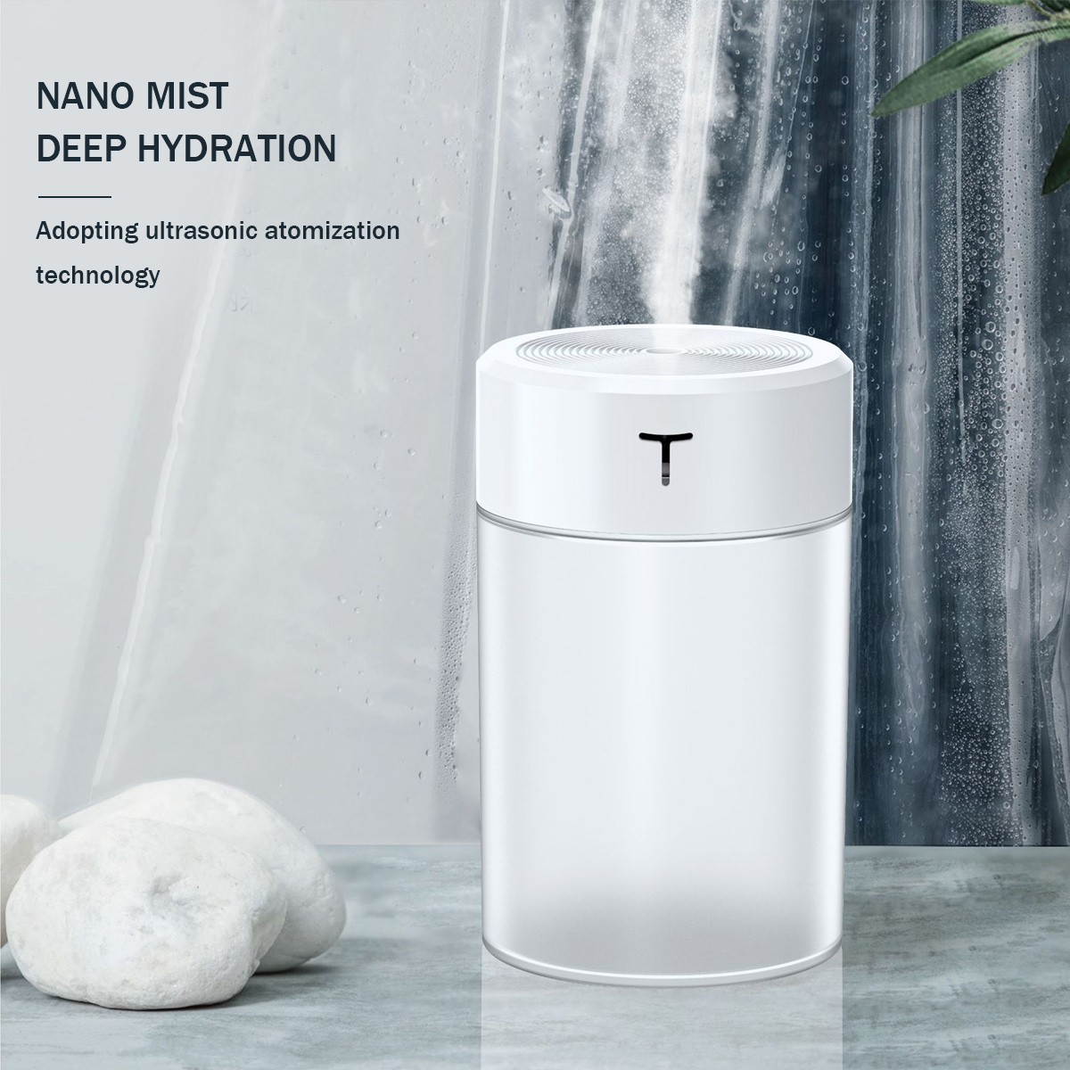 Ein weißer Luftbefeuchter mit Nebel, weiße Steine im Vordergrund. Text: 'Nano Mist'.