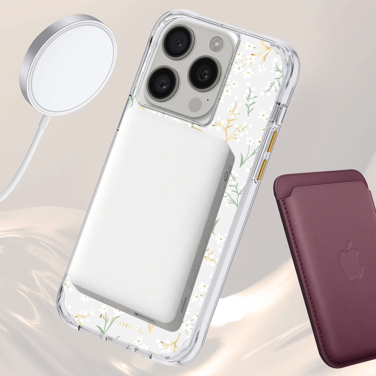 Ein iPhone mit floraler Hülle, kabellosem Ladegerät und burgunderrotem MagSafe-Wallet.