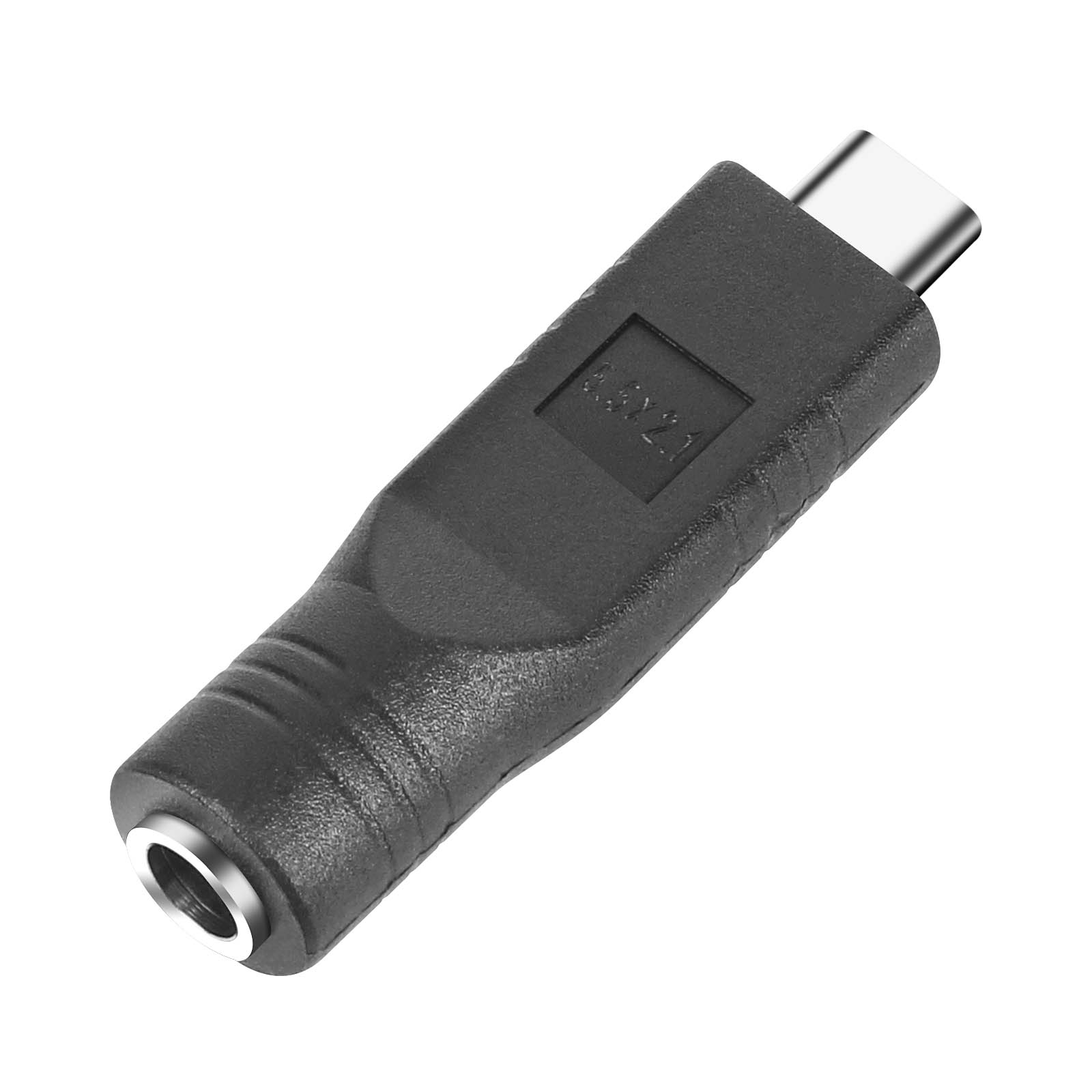 Adattatore audio da USB-C a 3,5 mm nero su sfondo bianco. L'adattatore è nero.