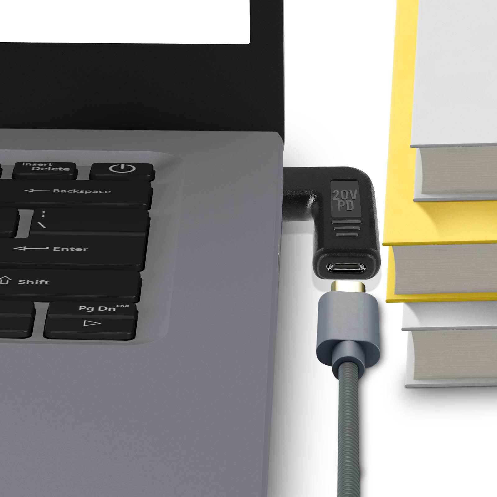Laptop collegato a un adattatore USB-C e libri, con testo 20V PD.