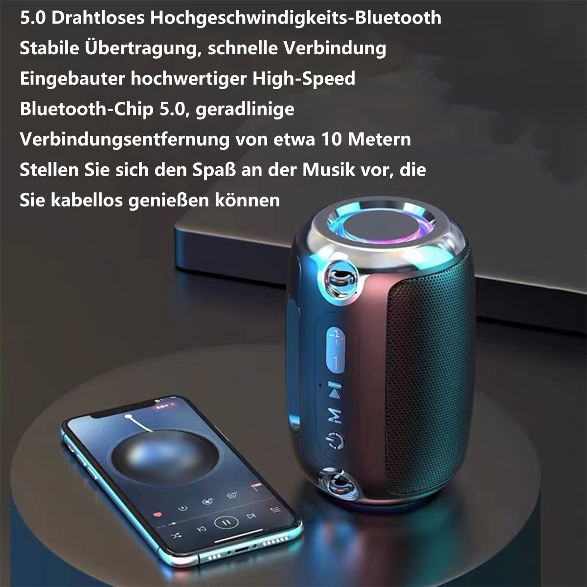 Un altavoz negro y plateado junto a un smartphone que muestra música.