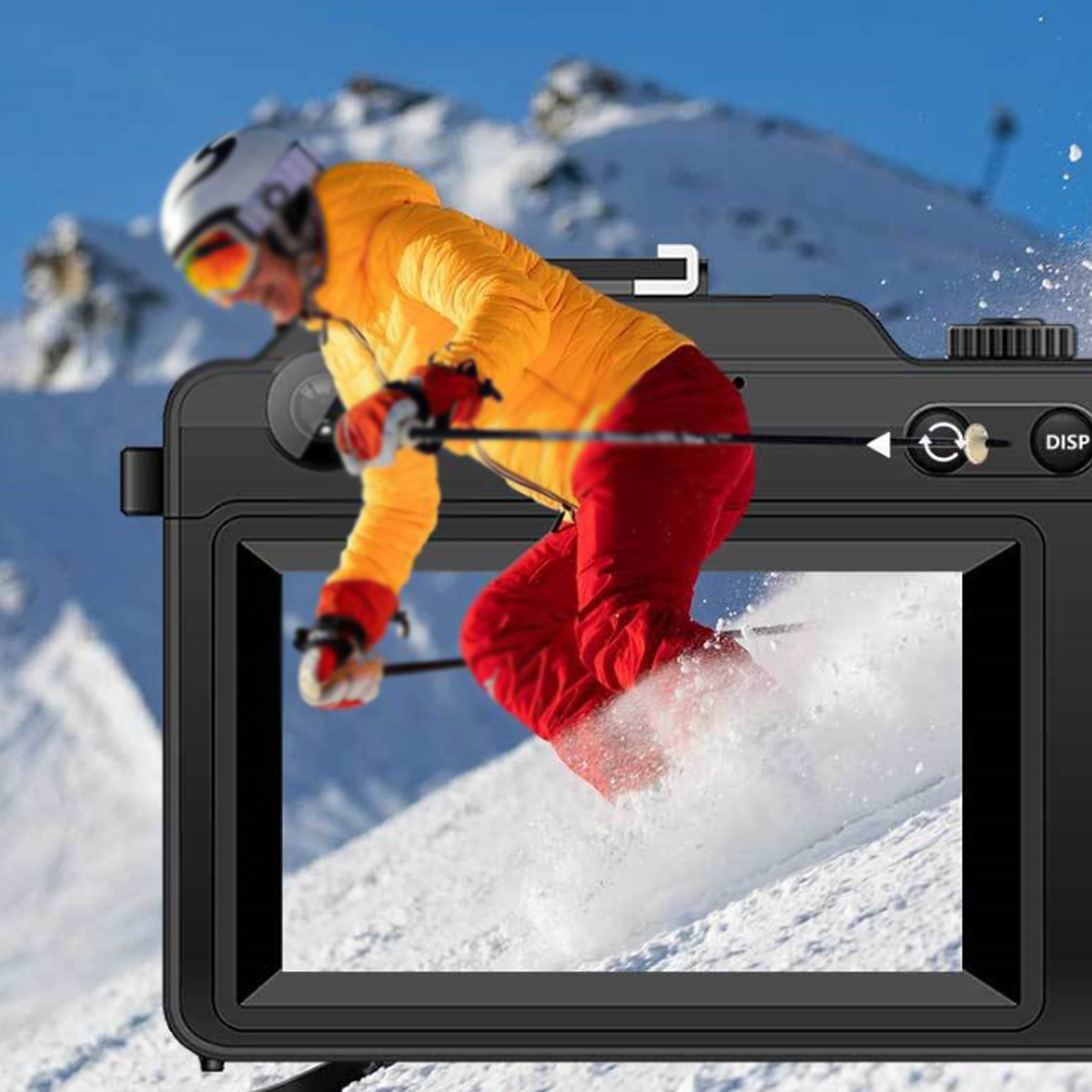 Skifahrer in gelber Jacke und roter Hose fährt bergab, durch Kamerabildschirm betrachtet.
