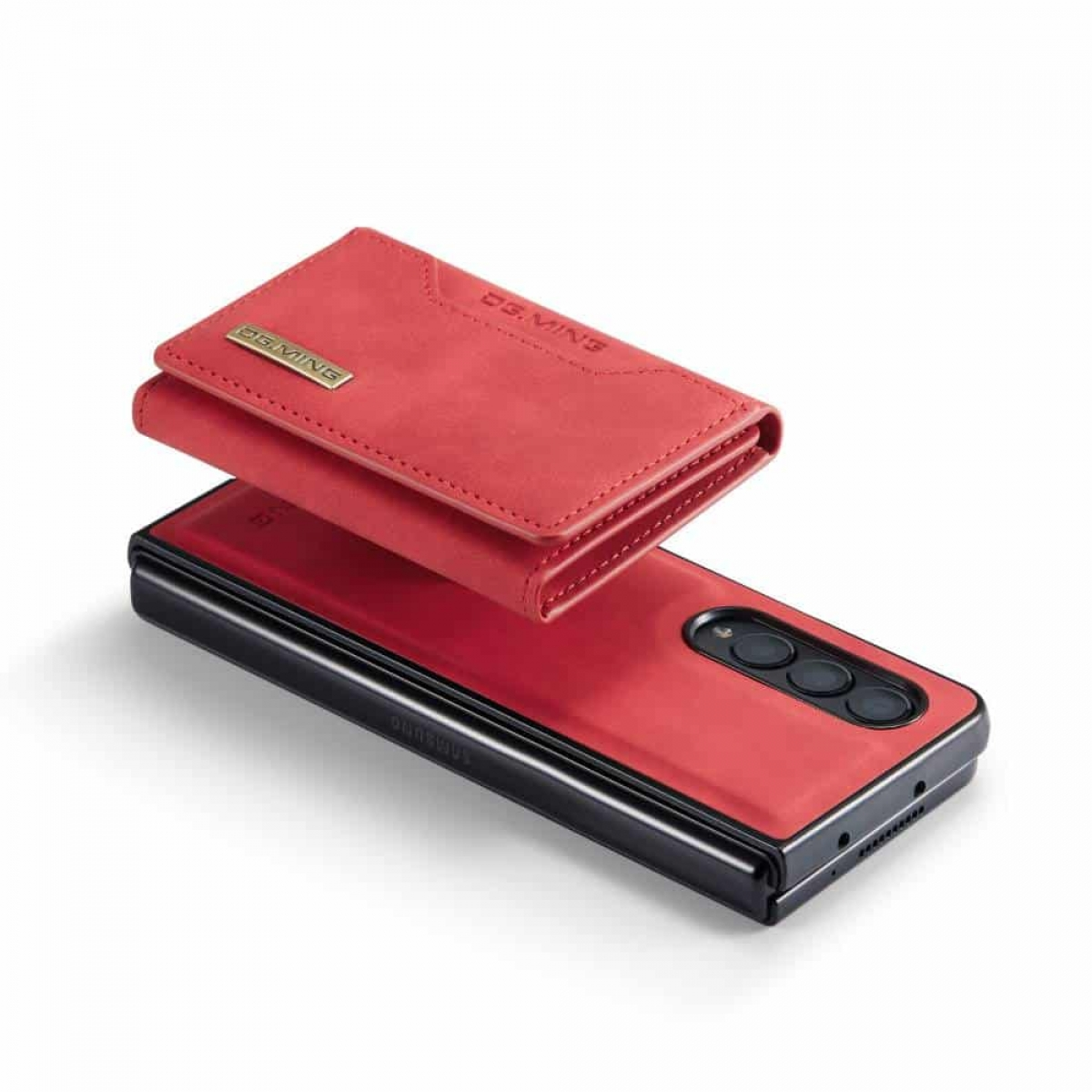 Rote Handyhülle und Geldbörse neben rotem Telefon, alles auf weißem Untergrund.