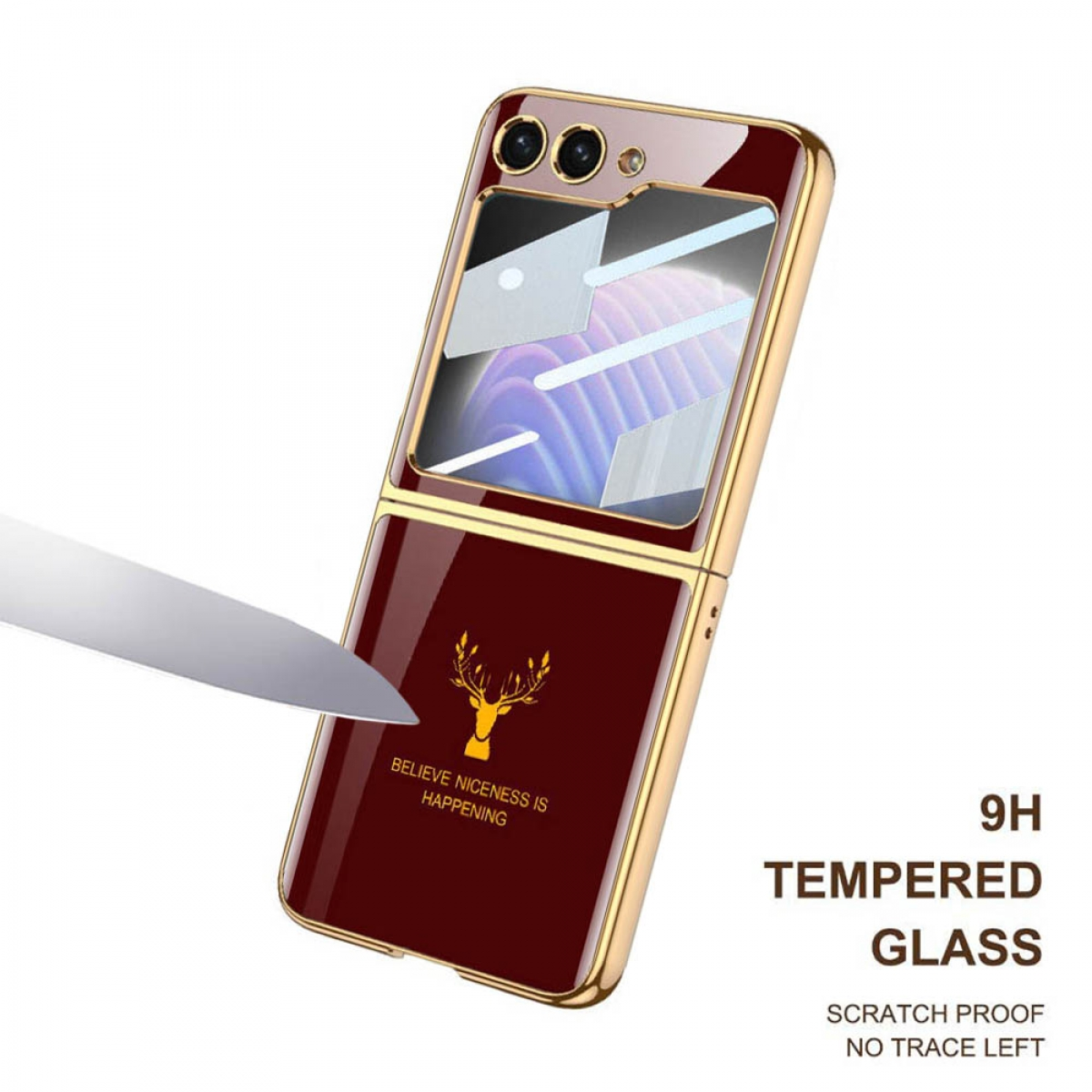 Rote und goldene Handyhülle mit Hirschlogo und Glas, Messer zeigt Kratzfestigkeit.