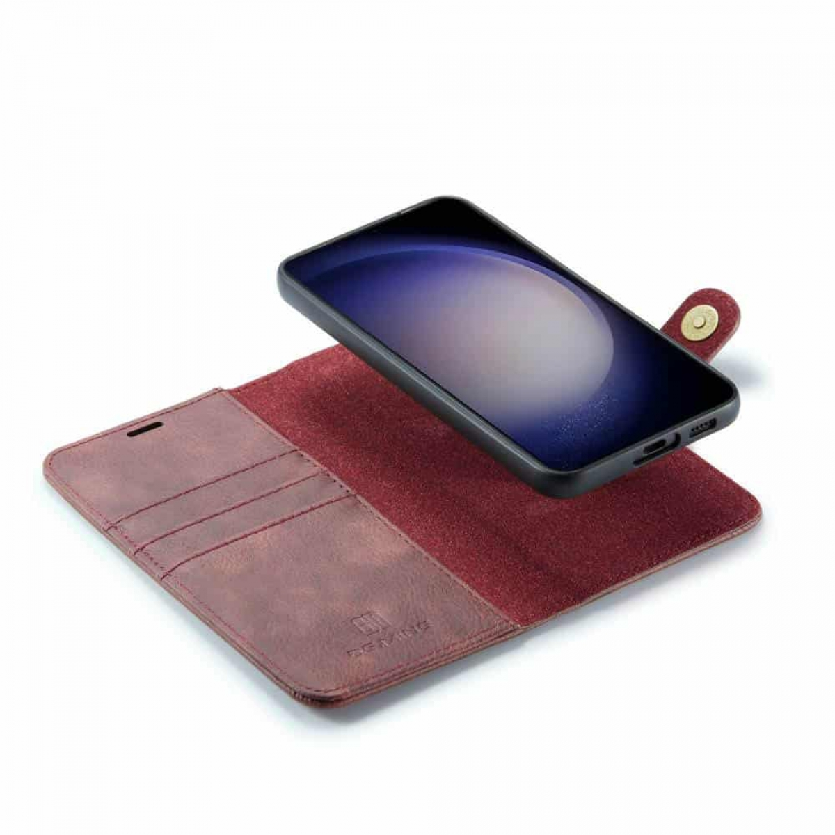 Ein Telefon wird über einer roten und braunen Ledergeldbörse gehalten. Die Geldbörse ist geöffnet. Das Telefon ist schwarz.