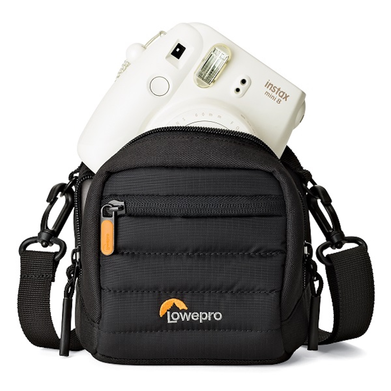 Eine weiße Instax Mini 8 Kamera in einer schwarzen Lowepro Tasche mit orangefarbenem Reißverschluss und schwarzem Riemen.