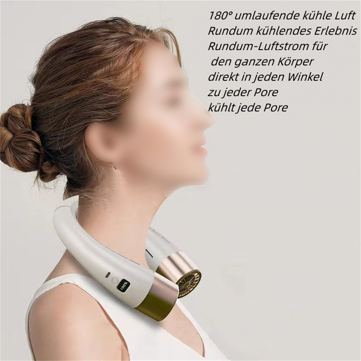 Eine Frau mit einem weißen Nackenventilator mit goldenen Details.